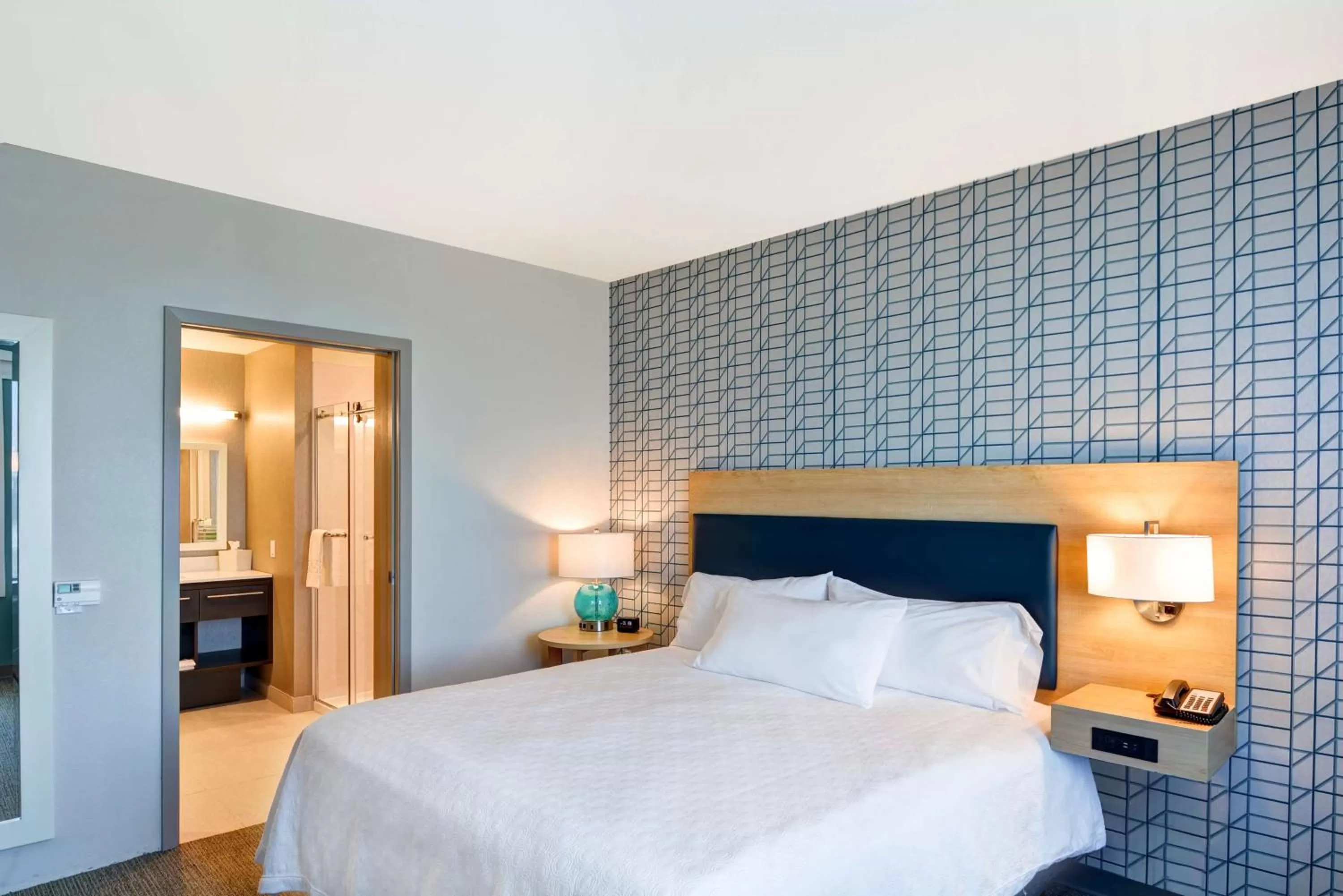 Bedroom, Bed in Home2 Suites By Hilton Palmdale