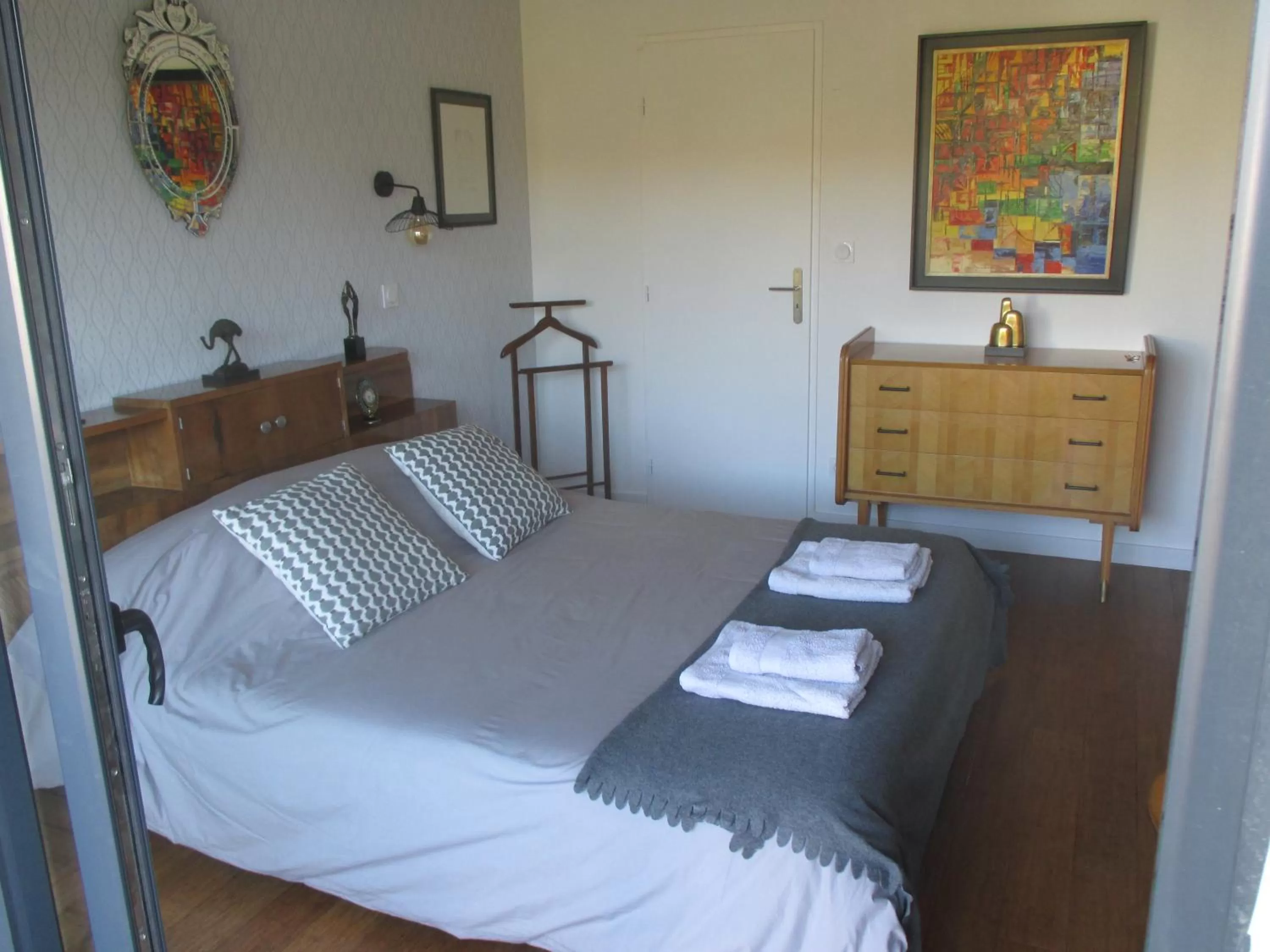 Photo of the whole room, Bed in La Galerie