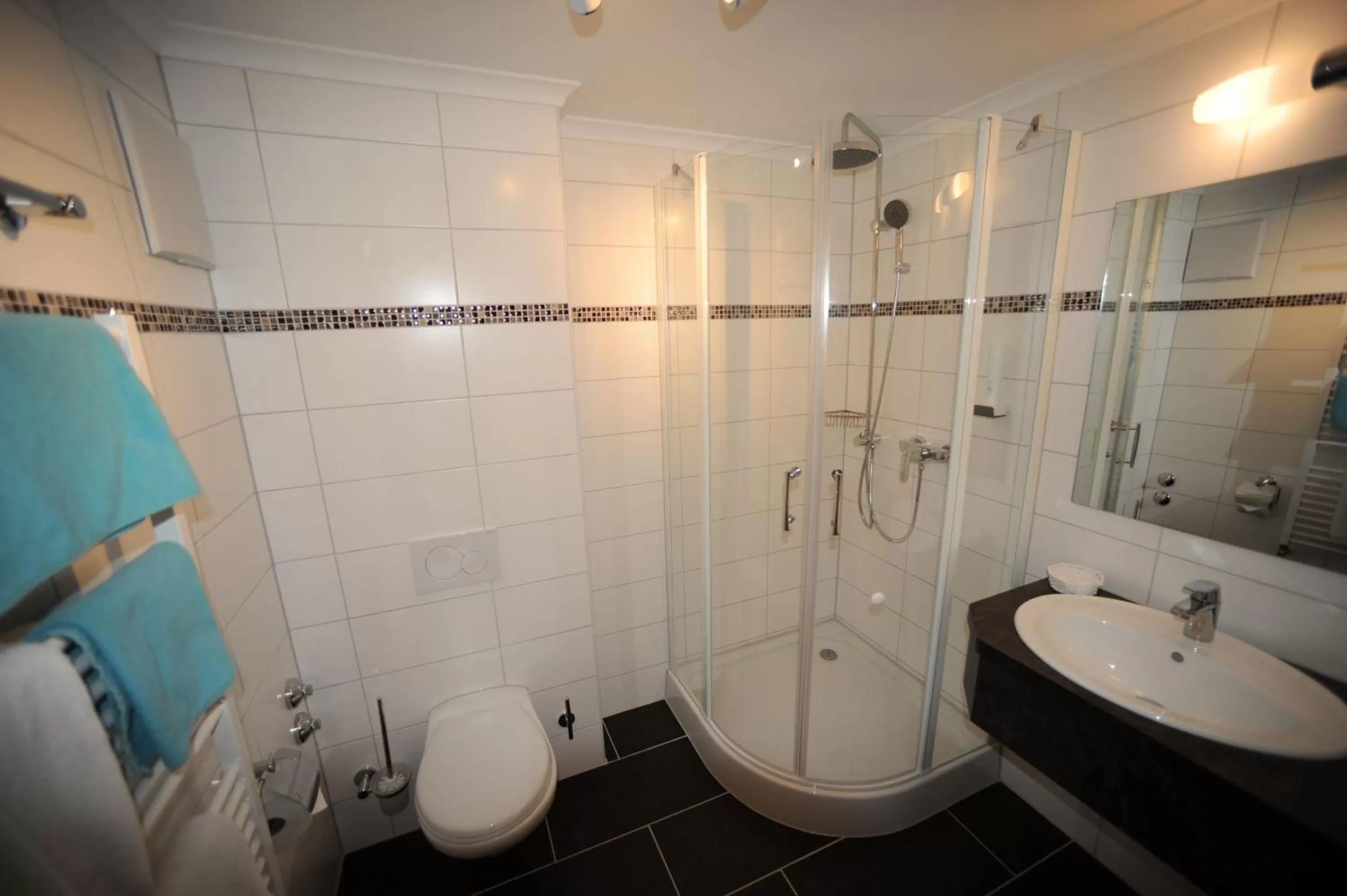 Shower in Hotel Post