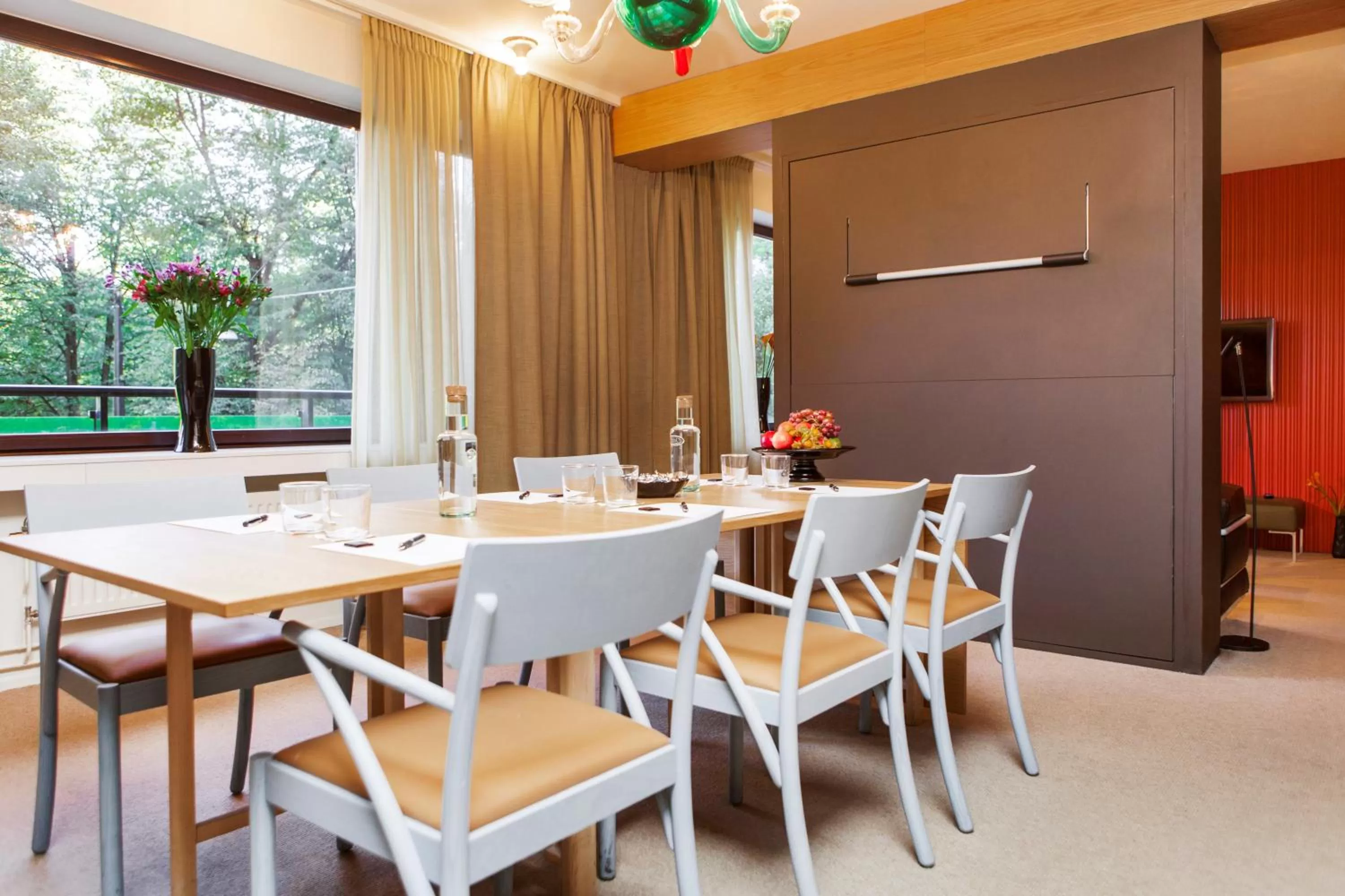 Restaurant/places to eat in Elite Eden Park Hotel