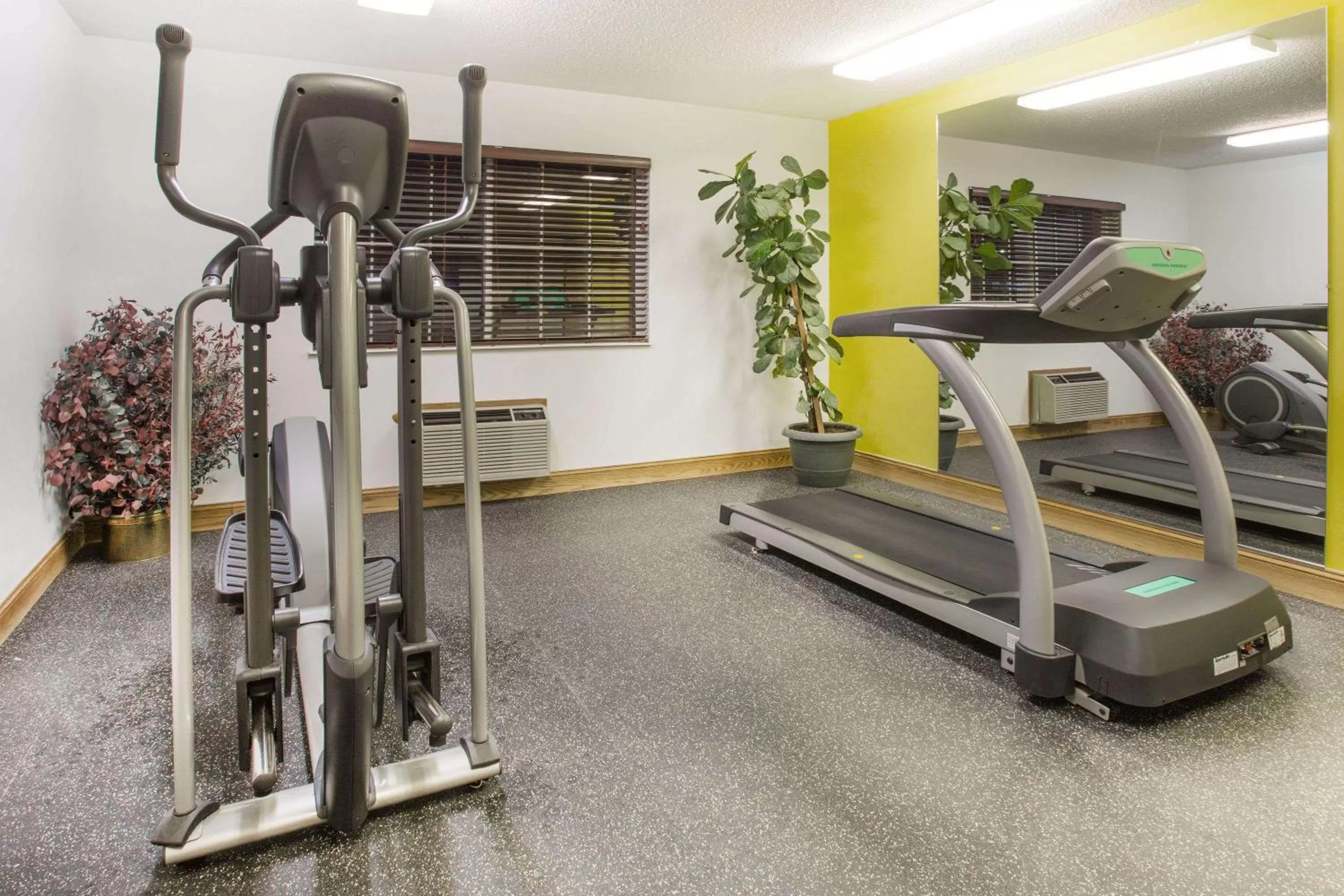 Fitness centre/facilities in Days Inn by Wyndham Lexington NE