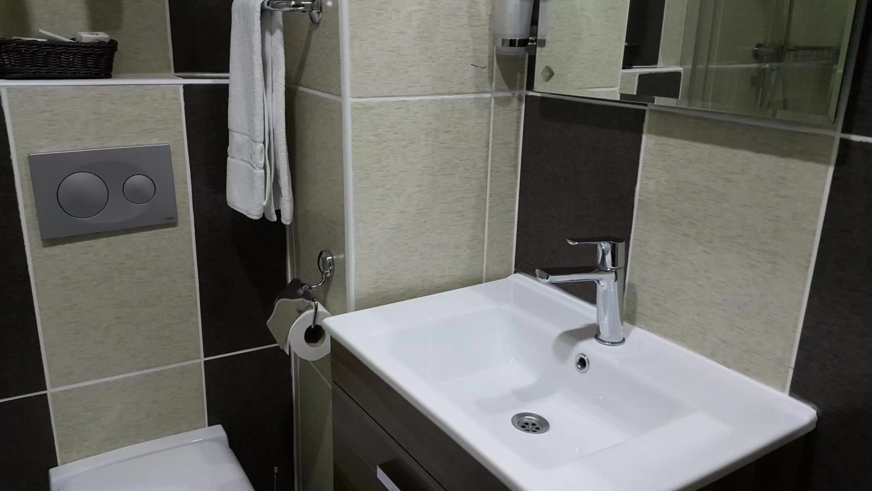 Shower in Miroglu Hotel