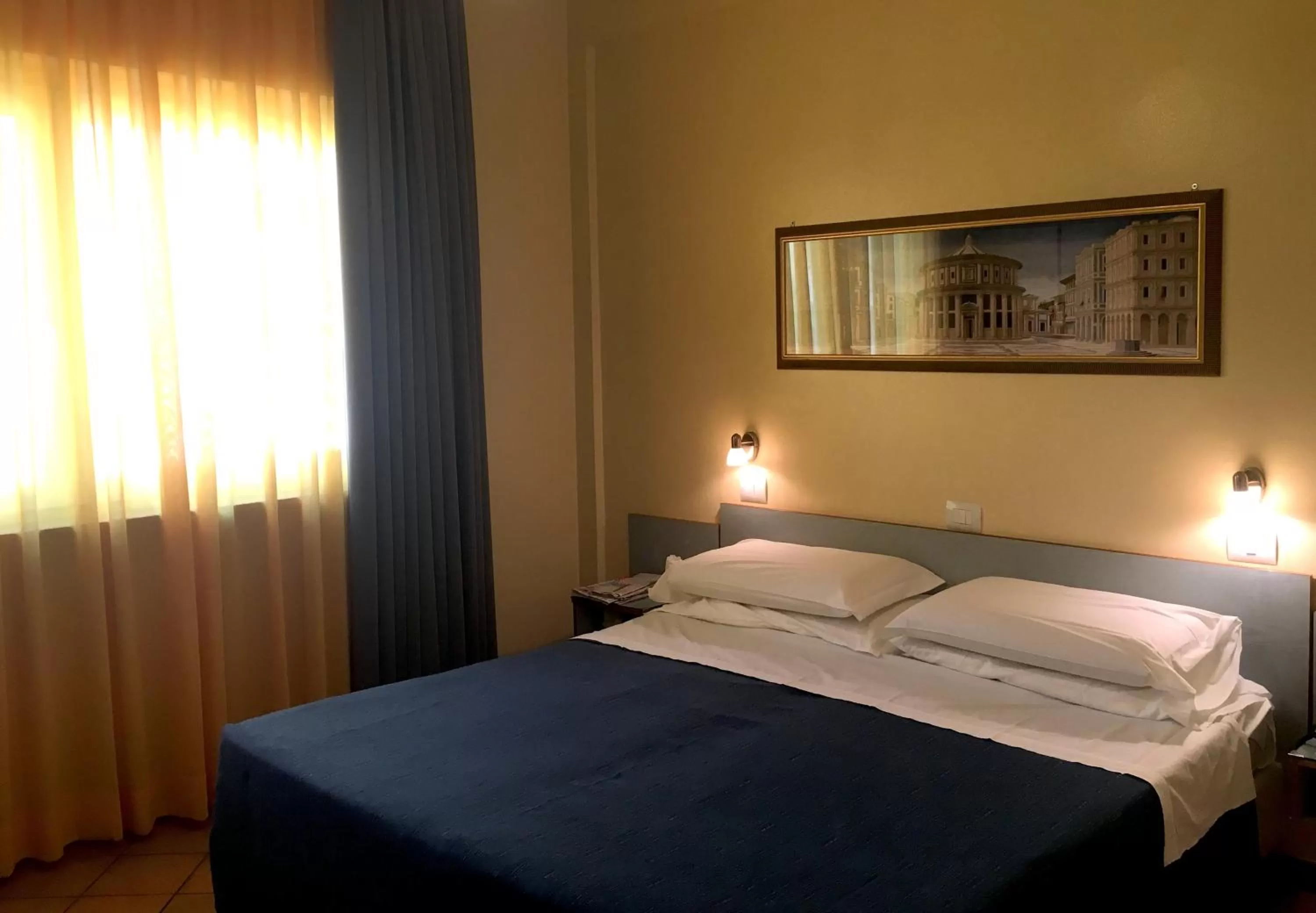 Property building, Bed in Hotel Ping Pong