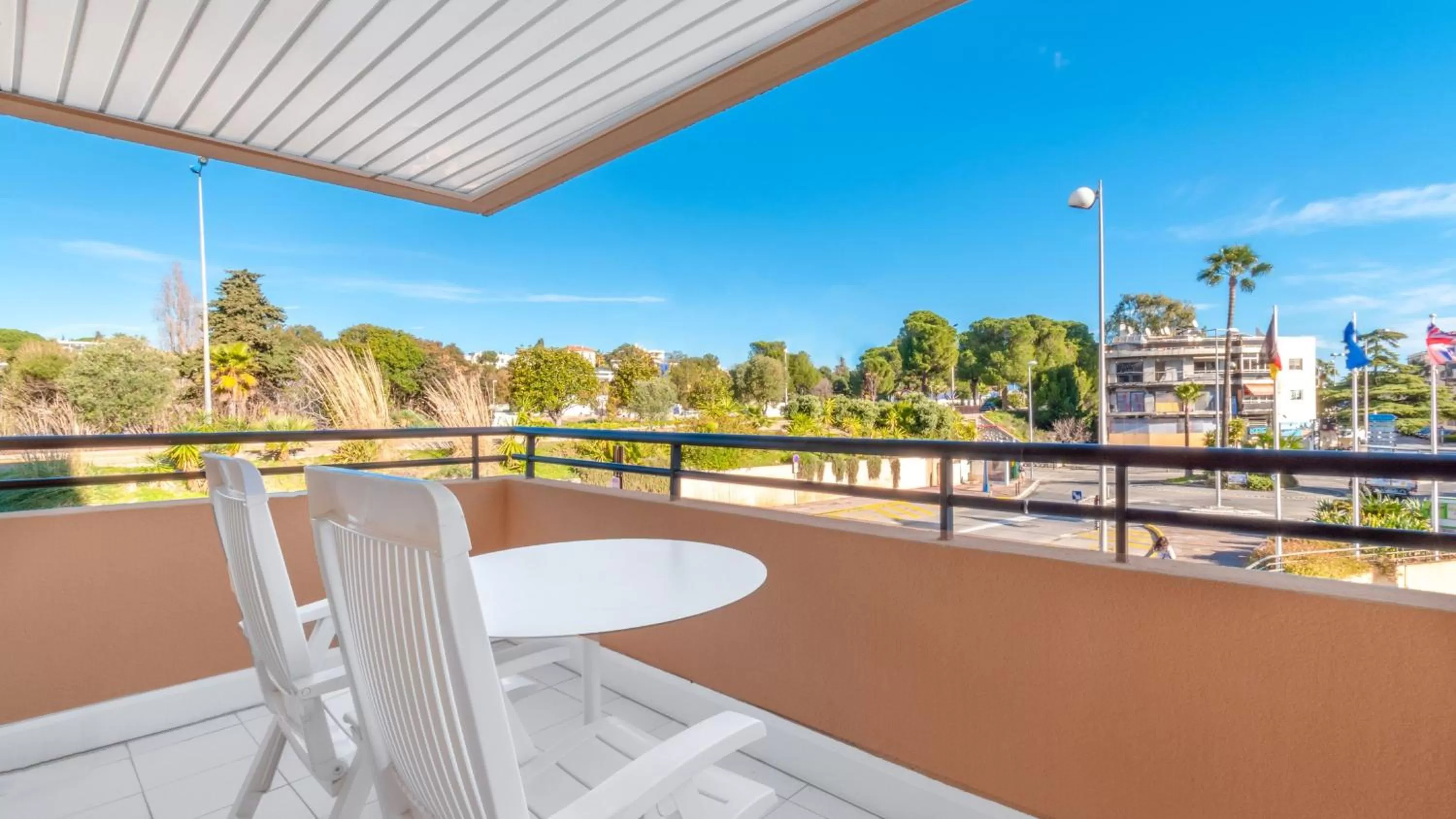 Photo of the whole room in Holiday Inn Nice - Port St Laurent by IHG