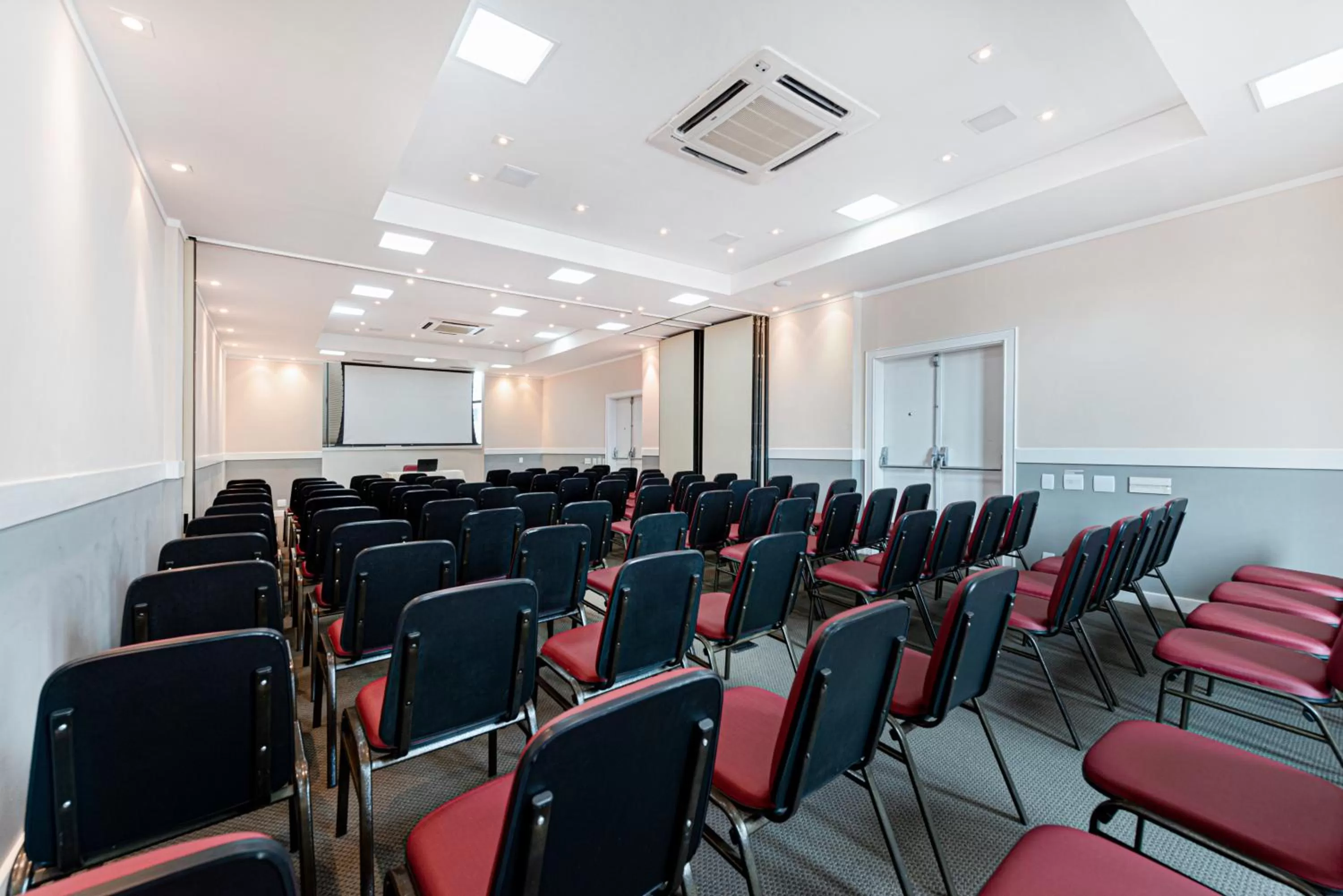 Meeting/conference room in Hotel Nacional Inn Cambuí Campinas Residence
