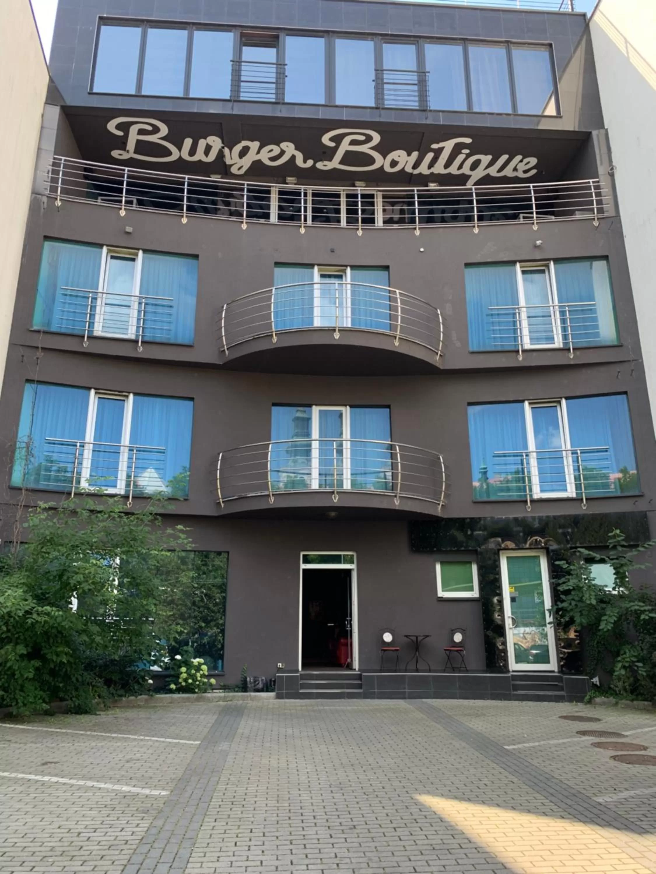 Property building in Hotel Alexander's