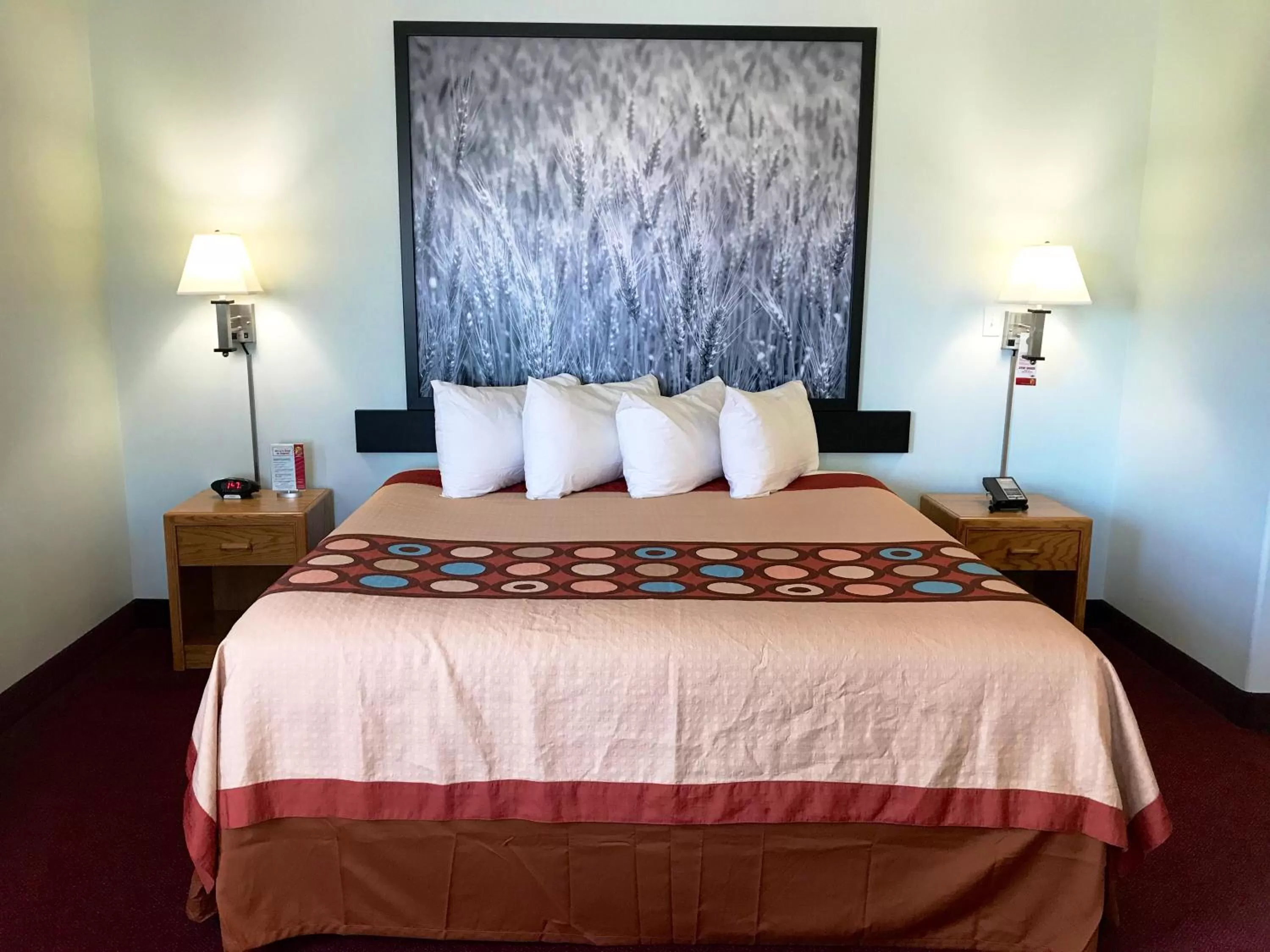 Property building, Bed in Super 8 by Wyndham Kindersley