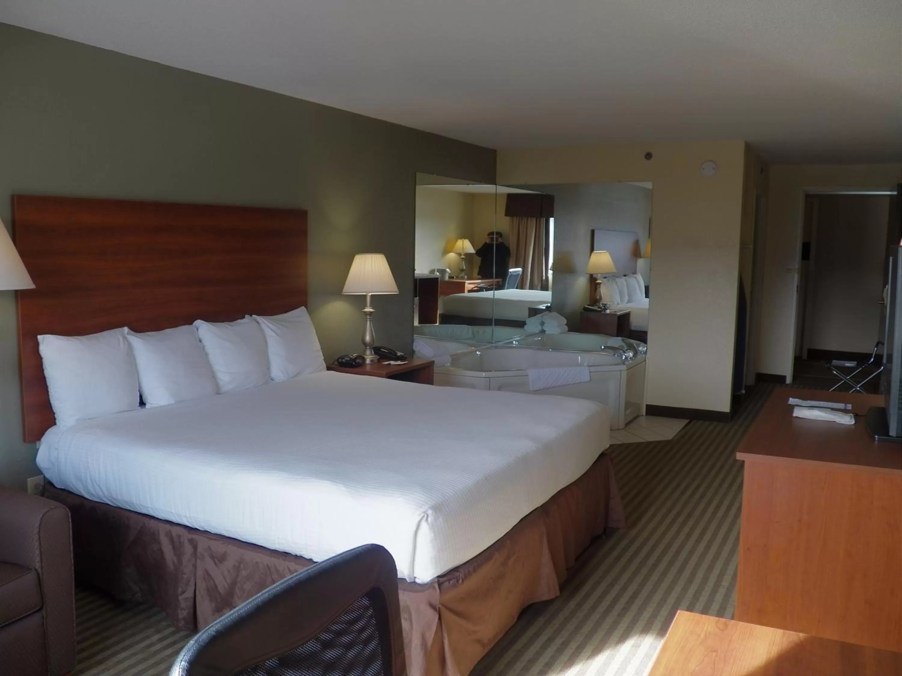 Bed in Best Western of Wise