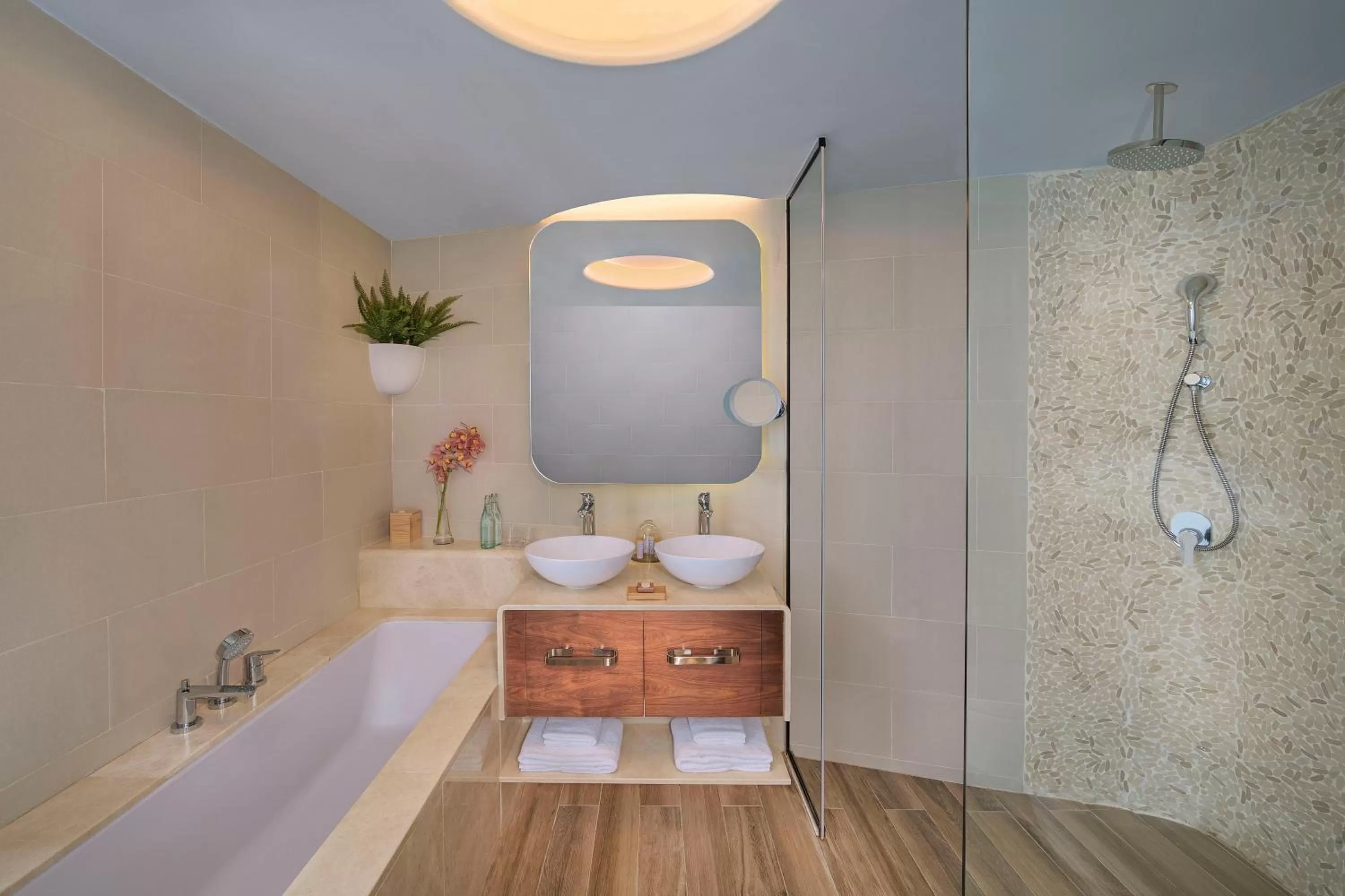 Toilet in The Retreat Palm Dubai MGallery by Sofitel