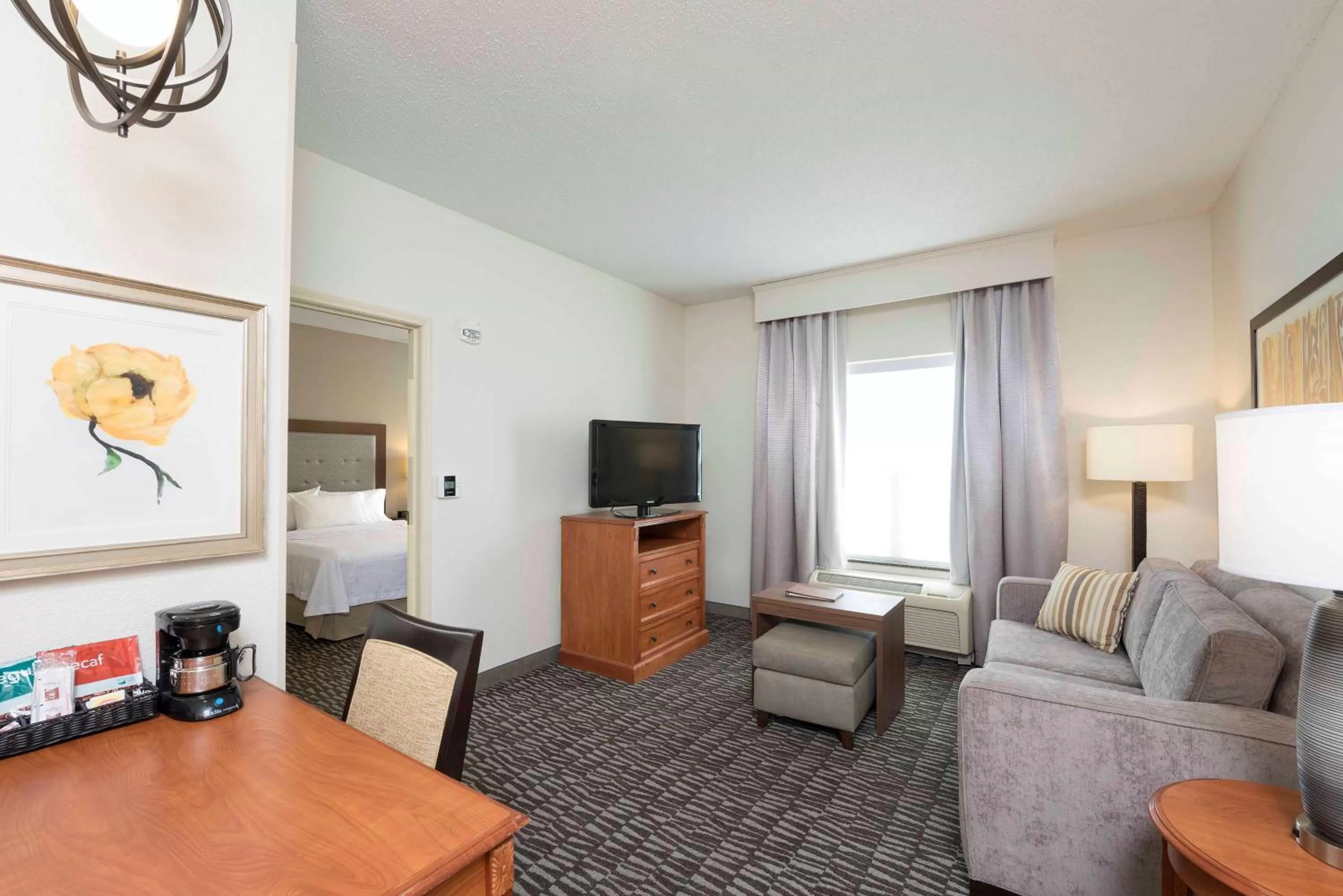 Kitchen or kitchenette in Homewood Suites by Hilton Indianapolis Airport / Plainfield