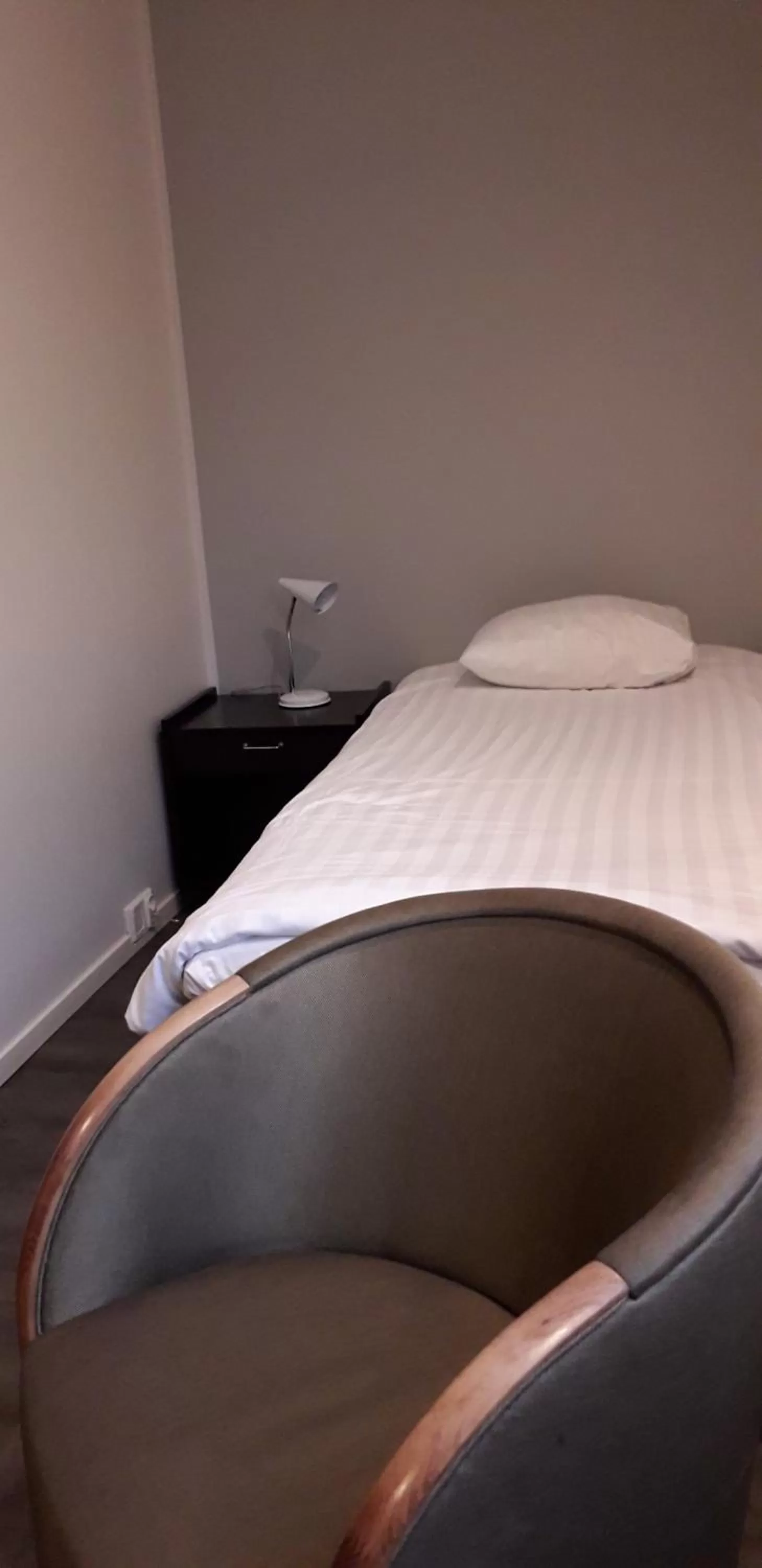 Photo of the whole room, Bed in Kauppahotelli