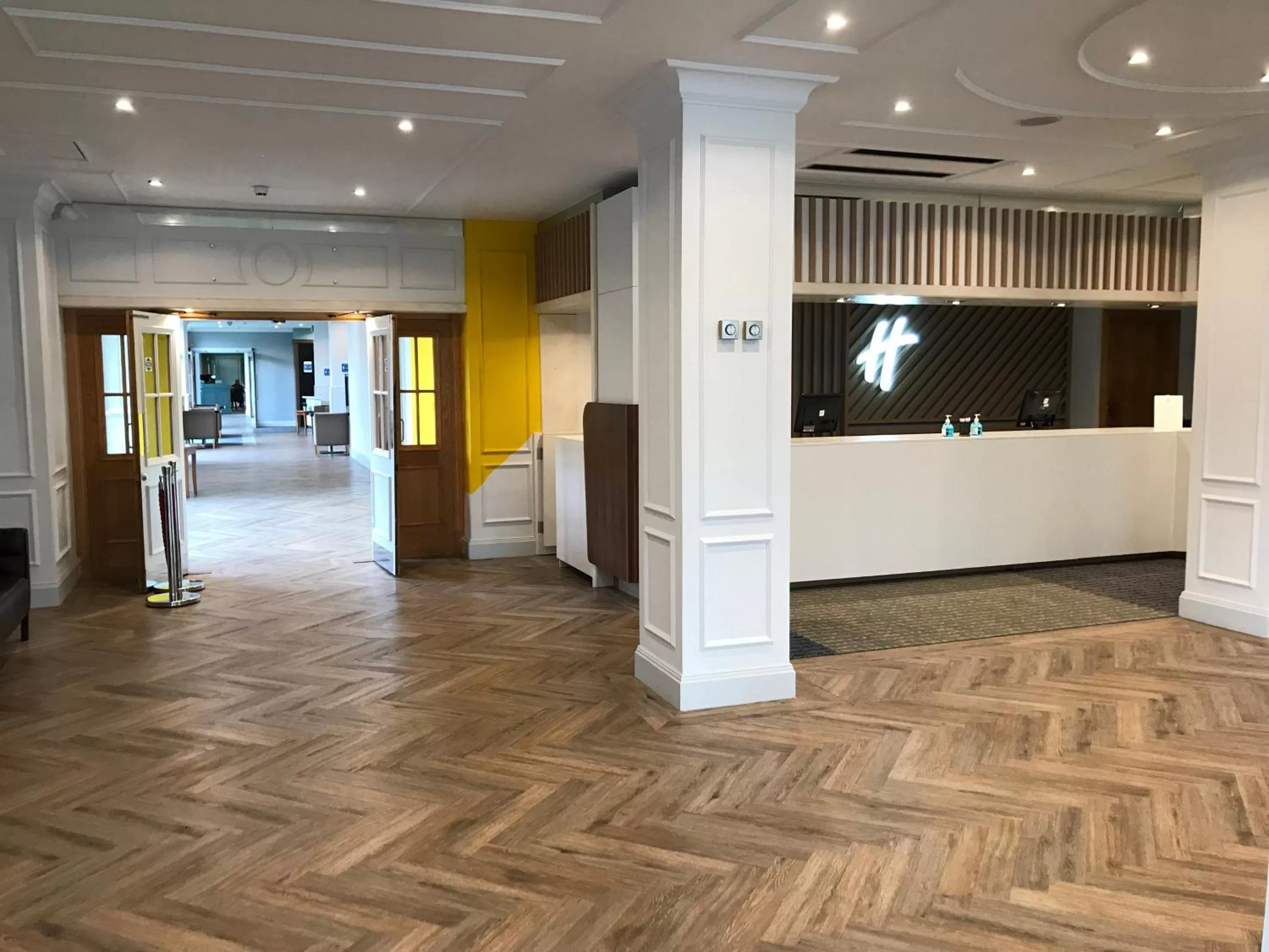 Lobby or reception in Holiday Inn Doncaster A1- M Jct 36 by IHG