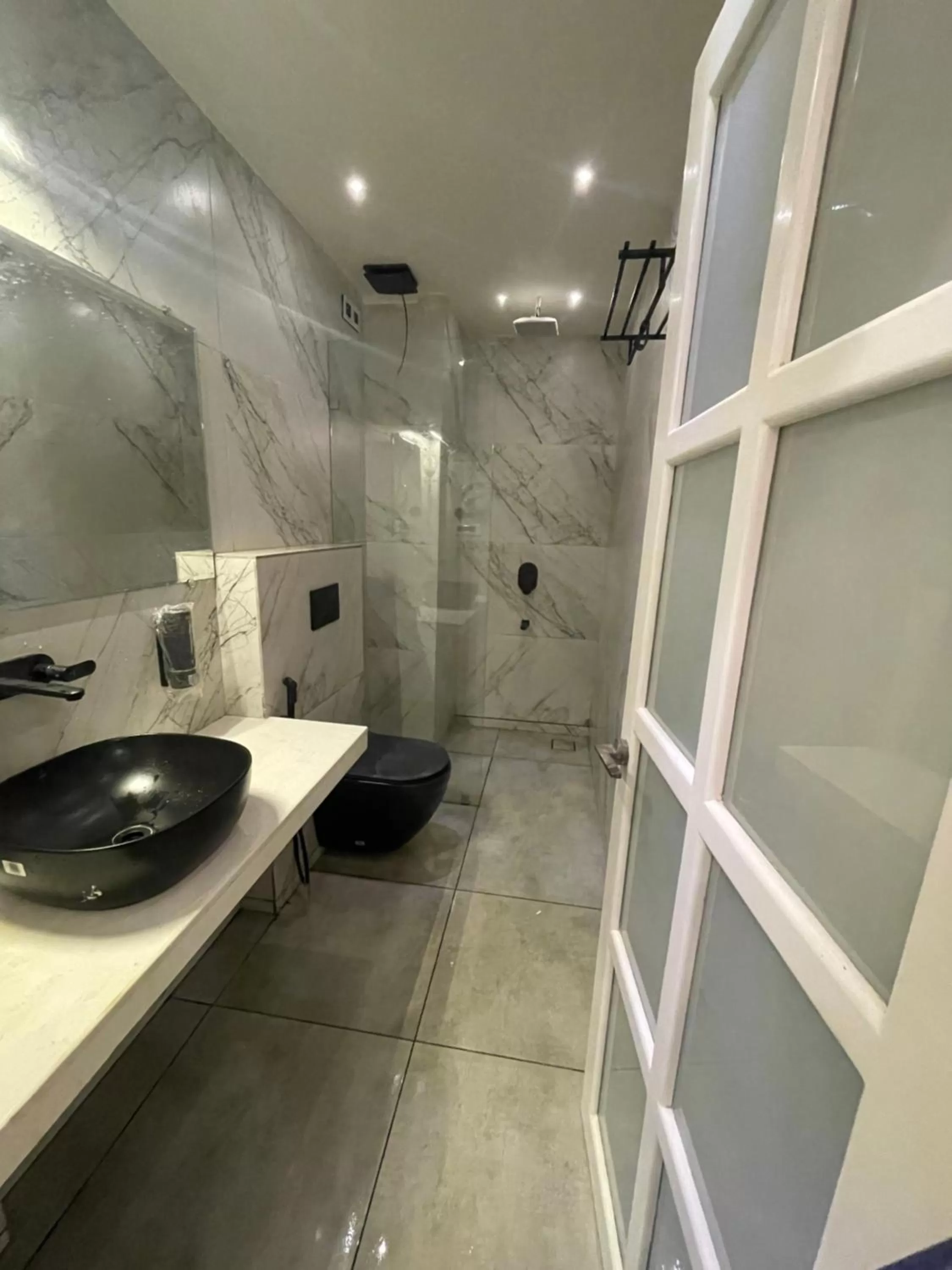 Shower, Bathroom in Pajaros Blu