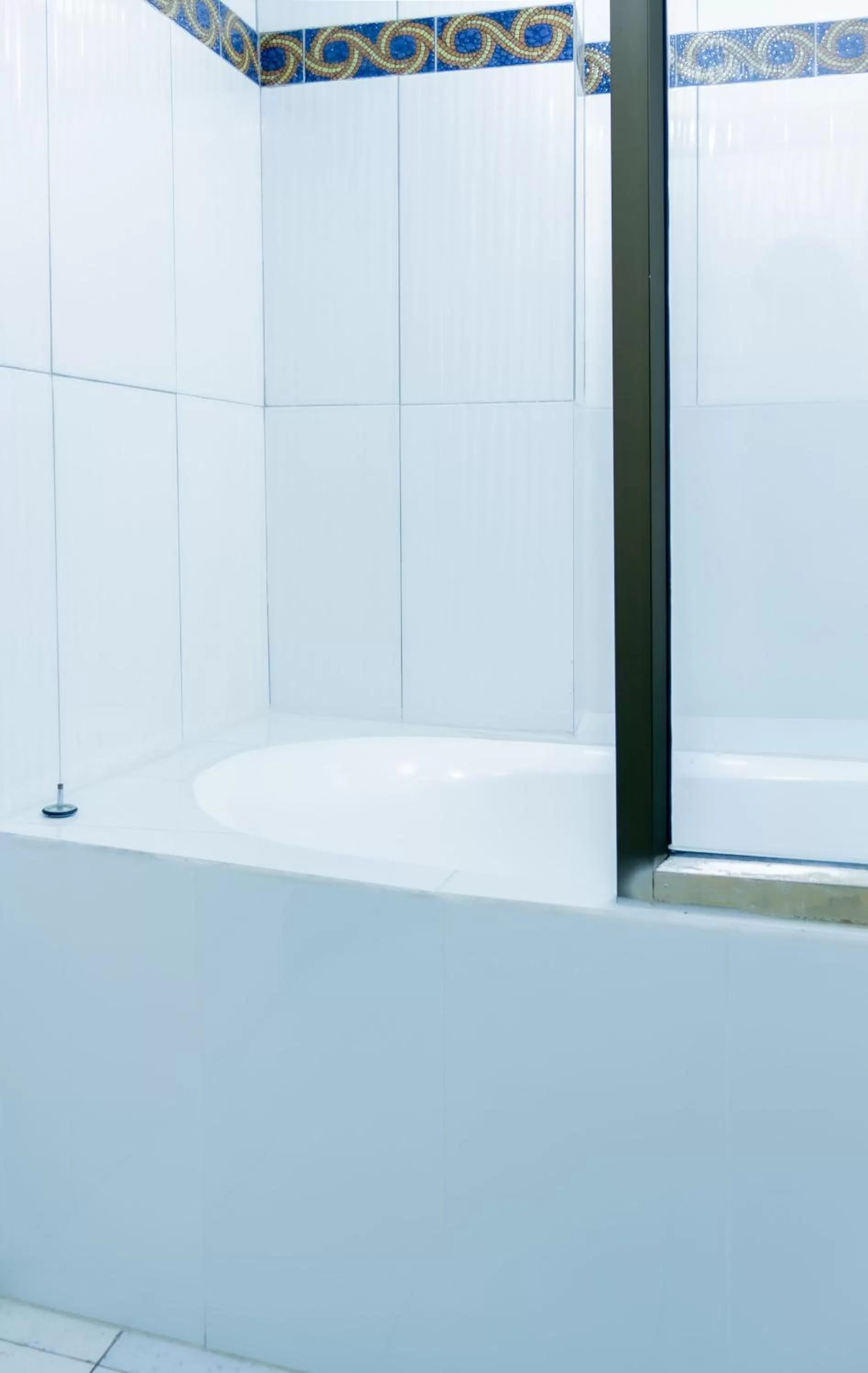 Shower in Hostal Antares