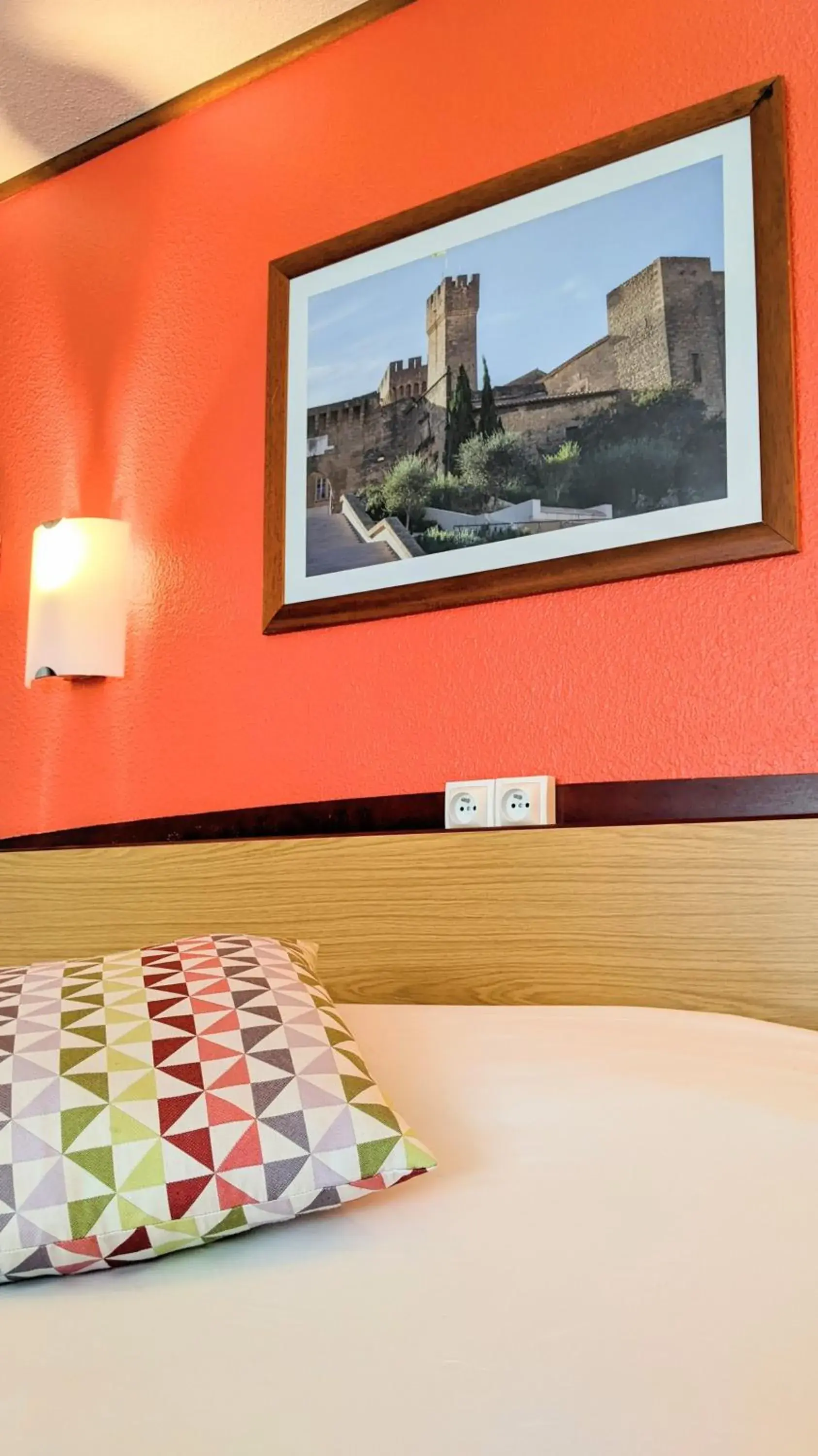 Double Room with Junior Bed in Campanile Salon-De-Provence Double Room with Junior Bed in Campanile Salon-De-Provence