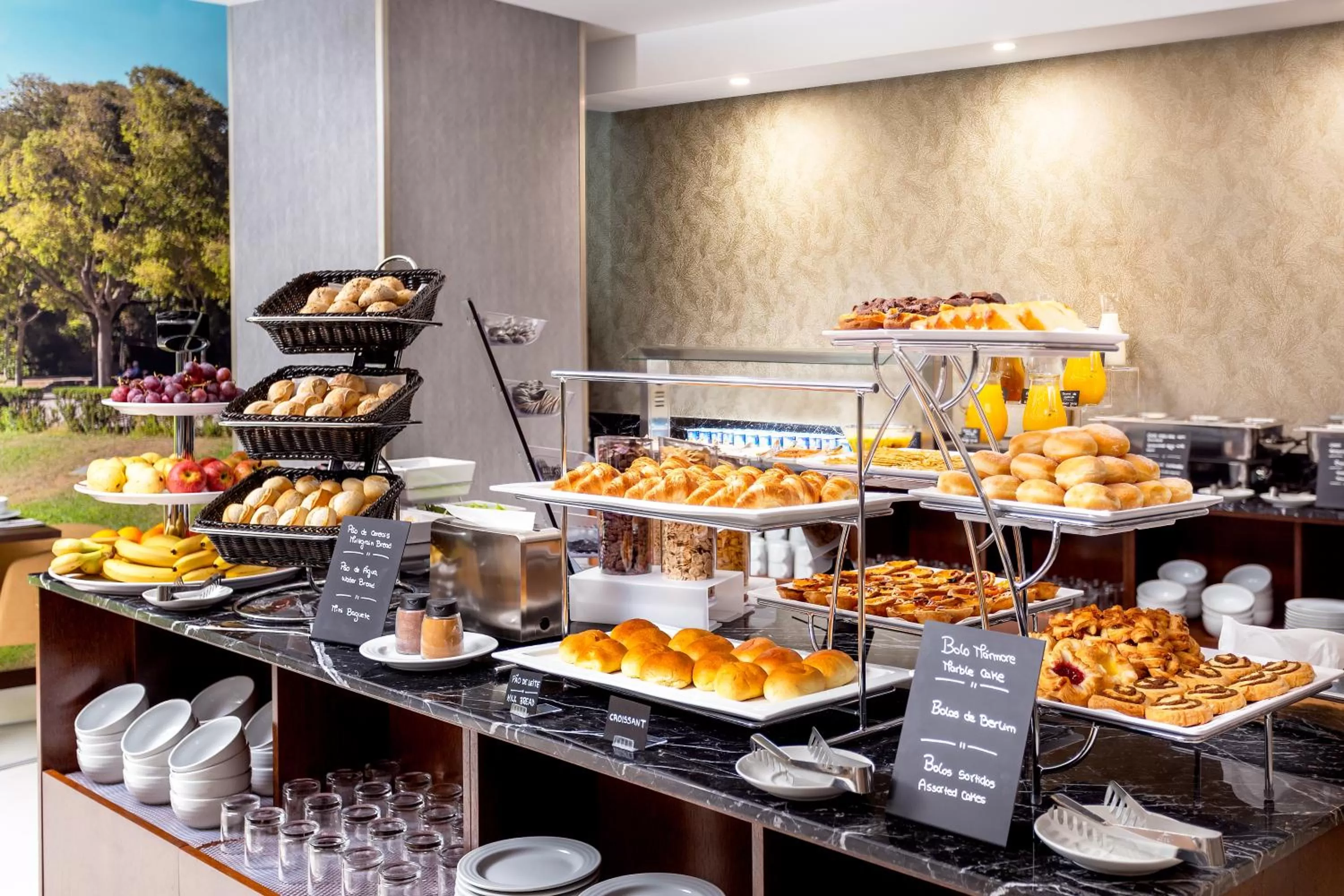 Breakfast in Empire Marquês Hotel