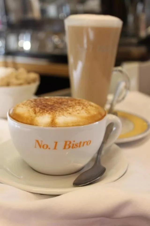 Restaurant/places to eat in Mackays Hotel