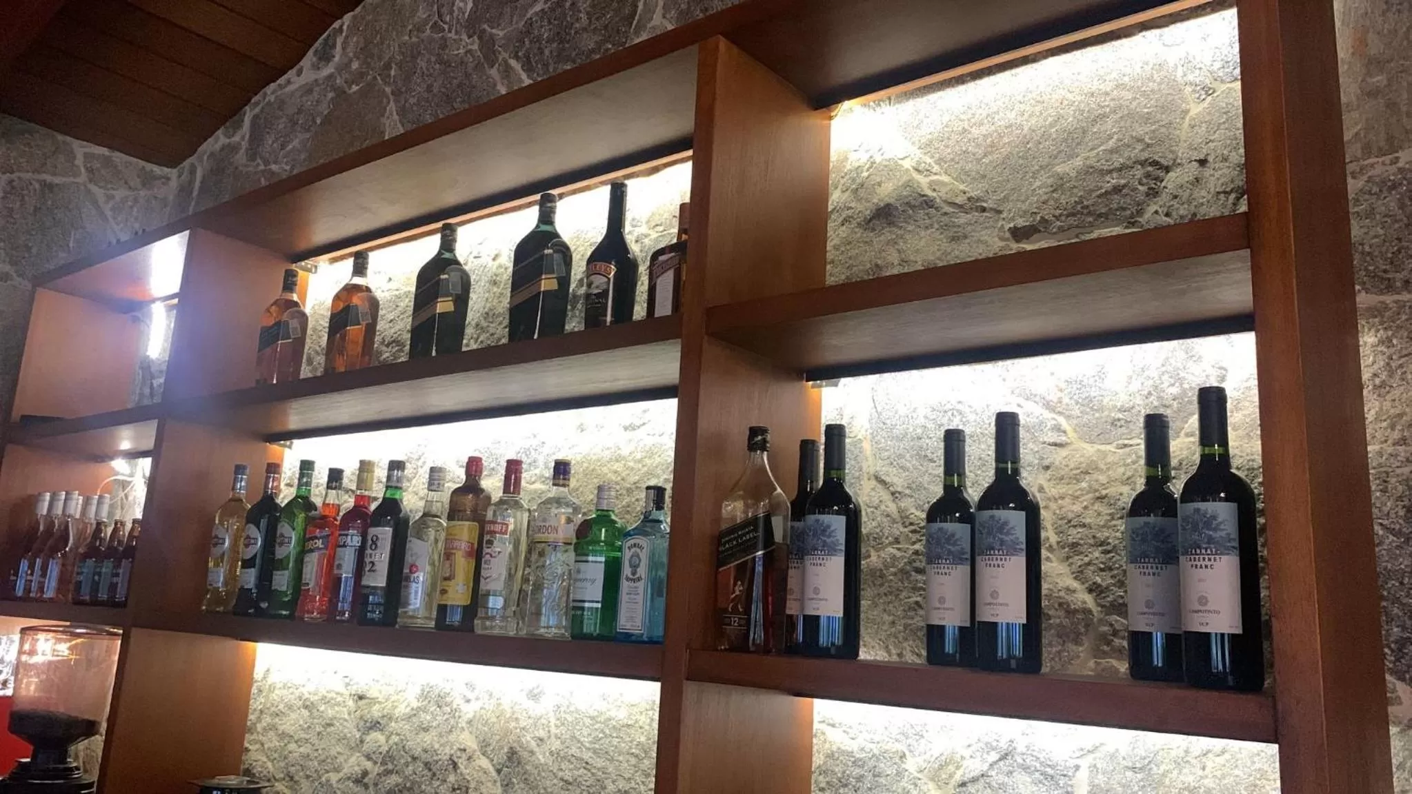 Restaurant/places to eat in Bemar Carmelo Hotel