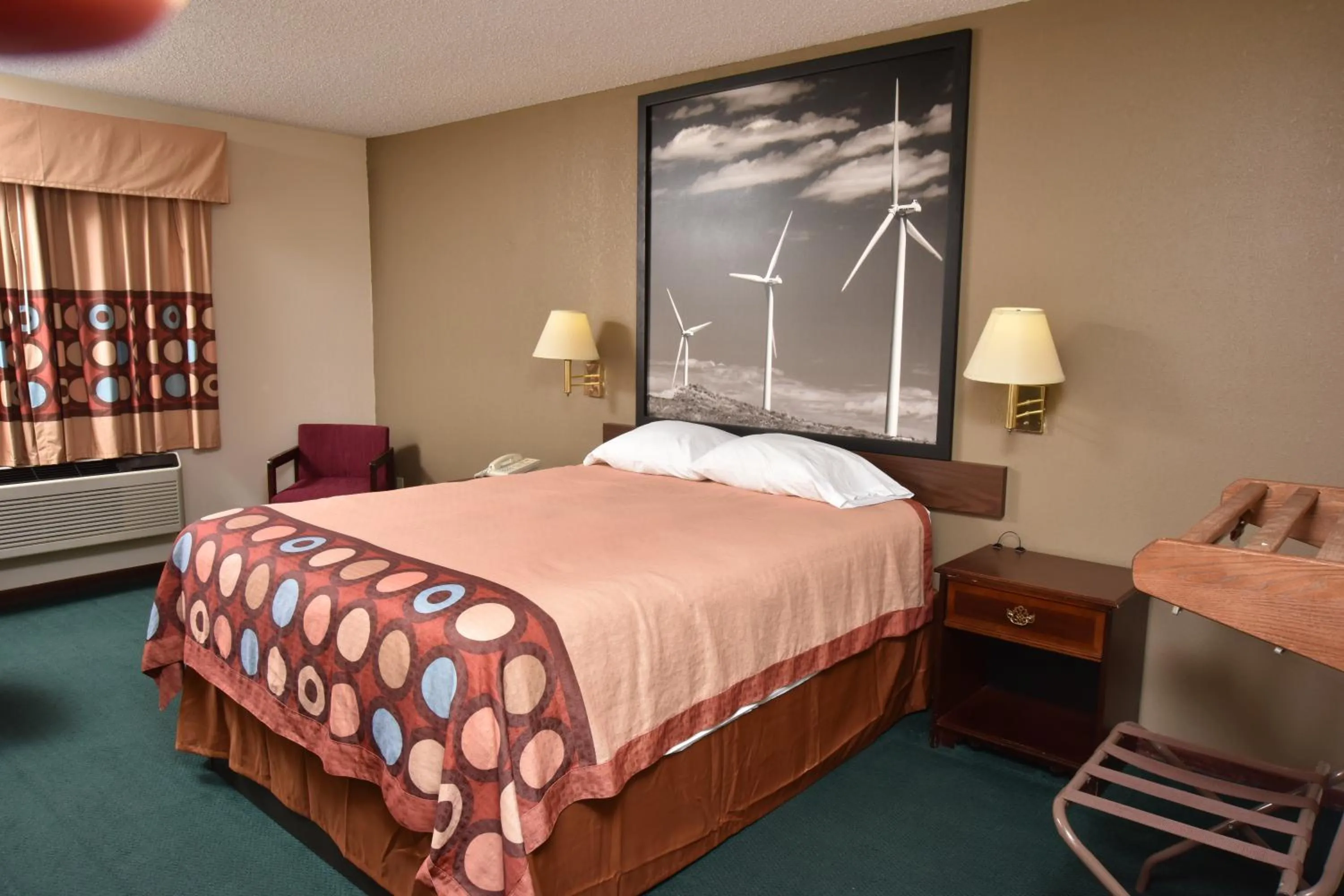 Bed in Super 8 by Wyndham Springfield-Battlefield