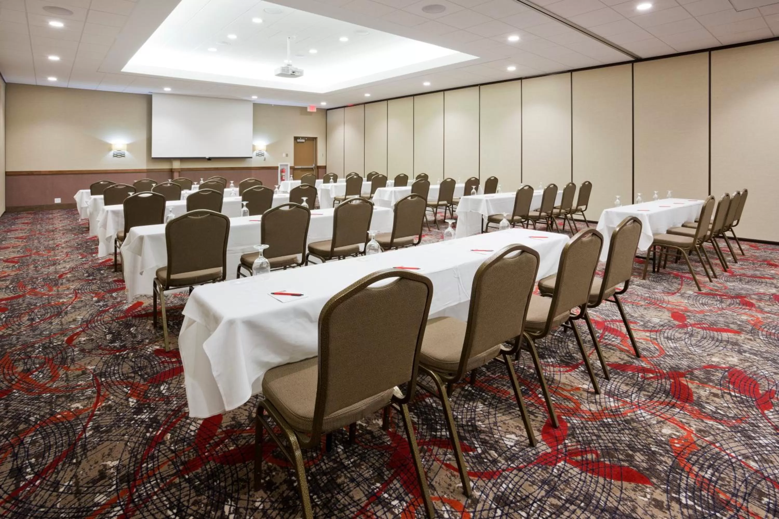 Meeting/conference room in Holiday Inn Express & Suites Willmar by IHG