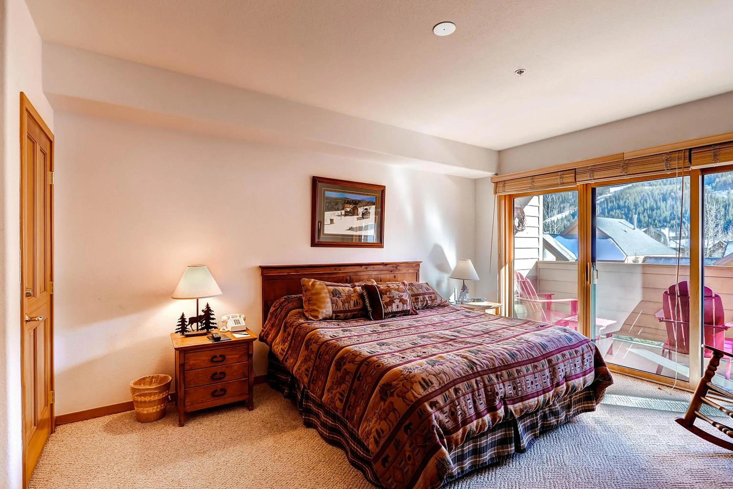 Photo of the whole room, Bed in Gateway Mountain Lodge by Keystone Resort