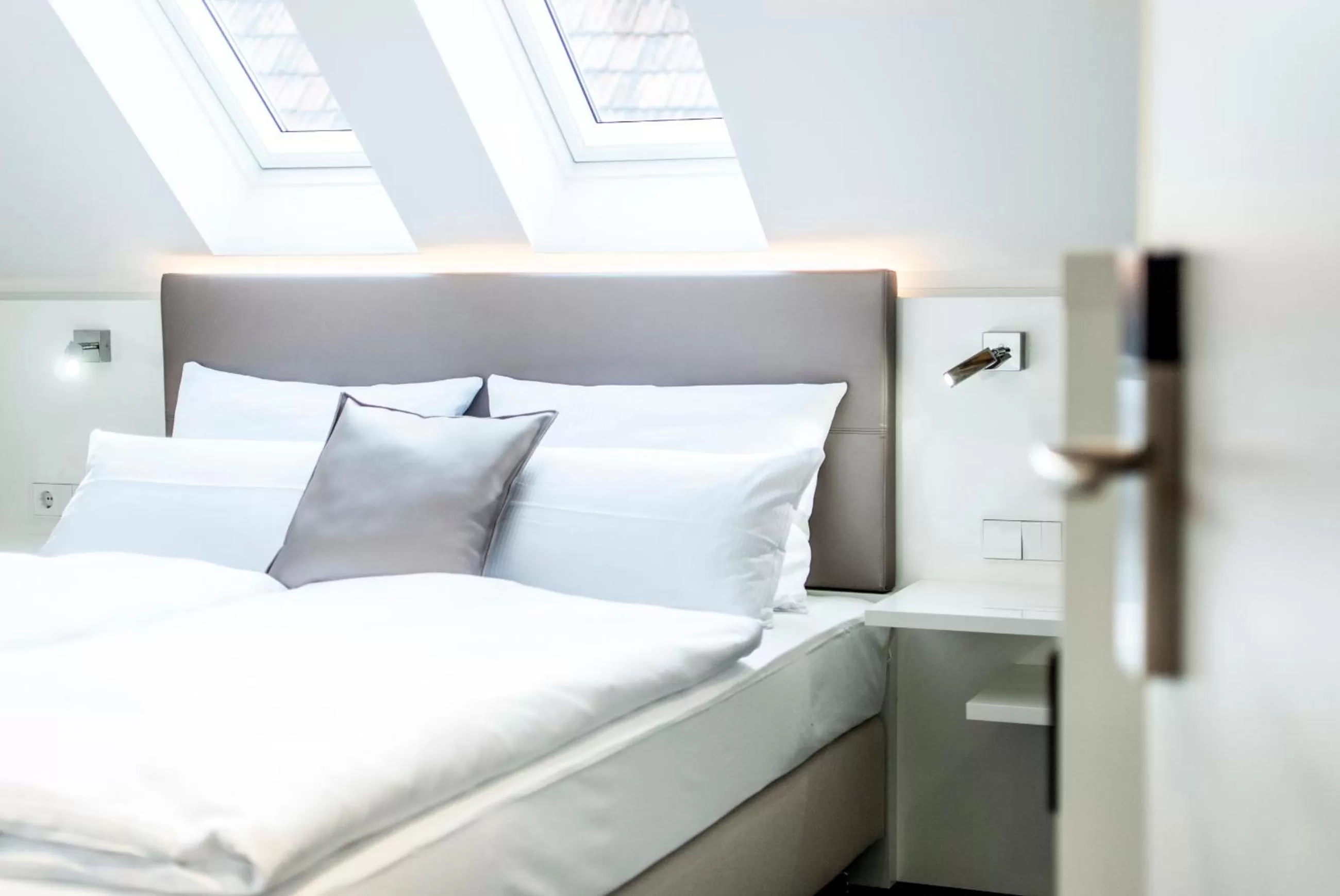 Photo of the whole room, Bed in Bayerischer Hof