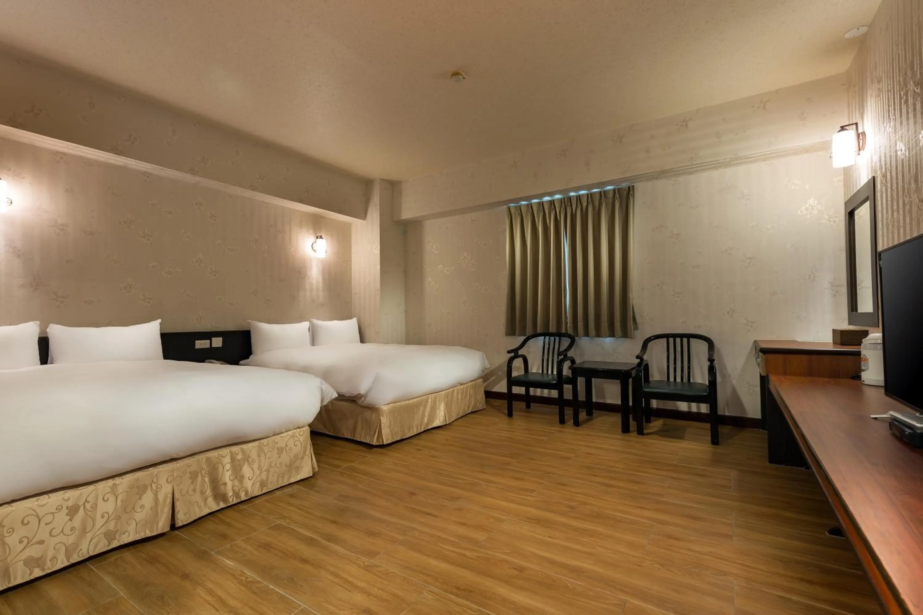 Photo of the whole room, Bed in Lishin Hotel