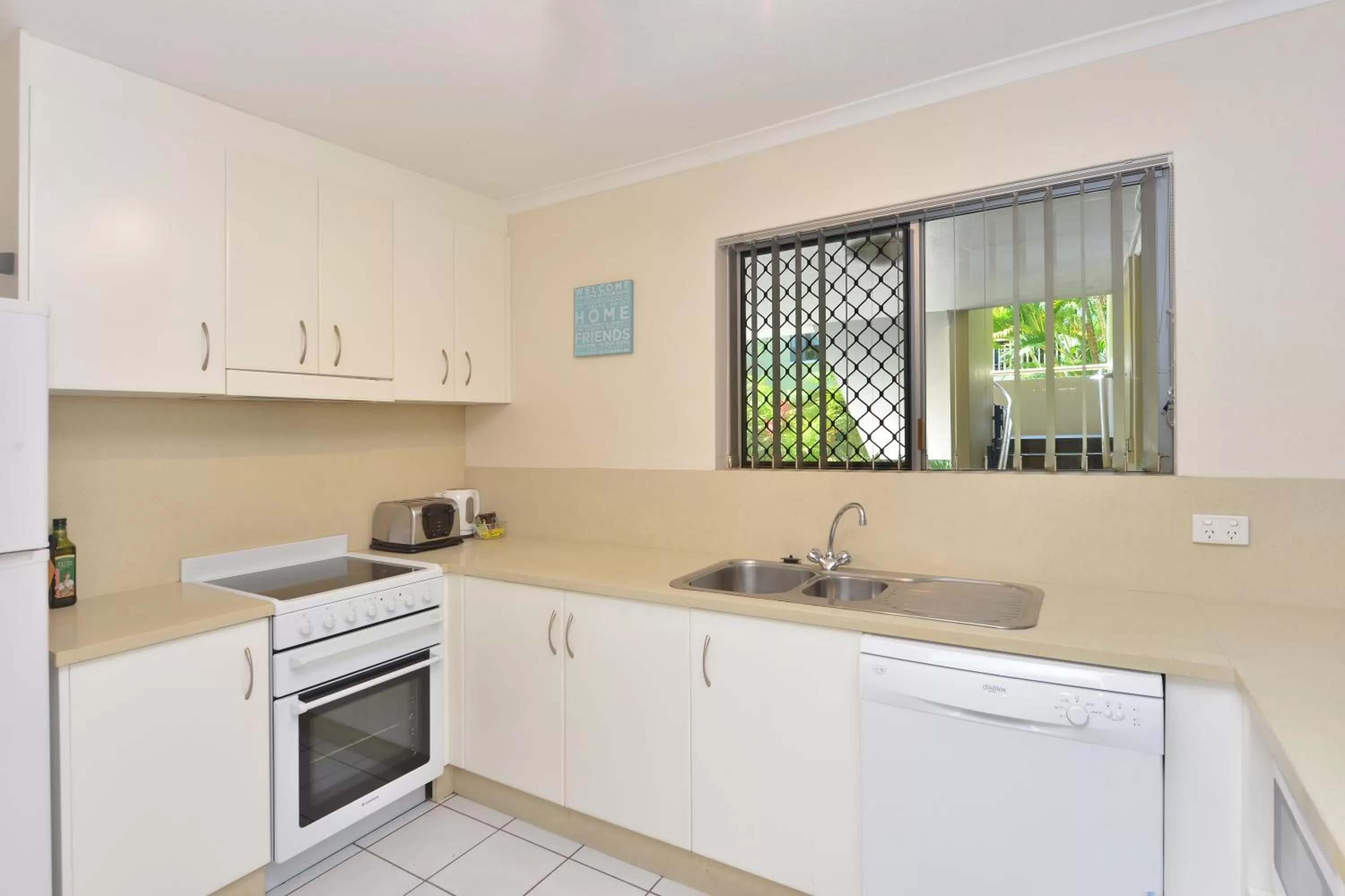 Kitchen or kitchenette in Driftwood Mantaray - Official Onsite Reception and Check In