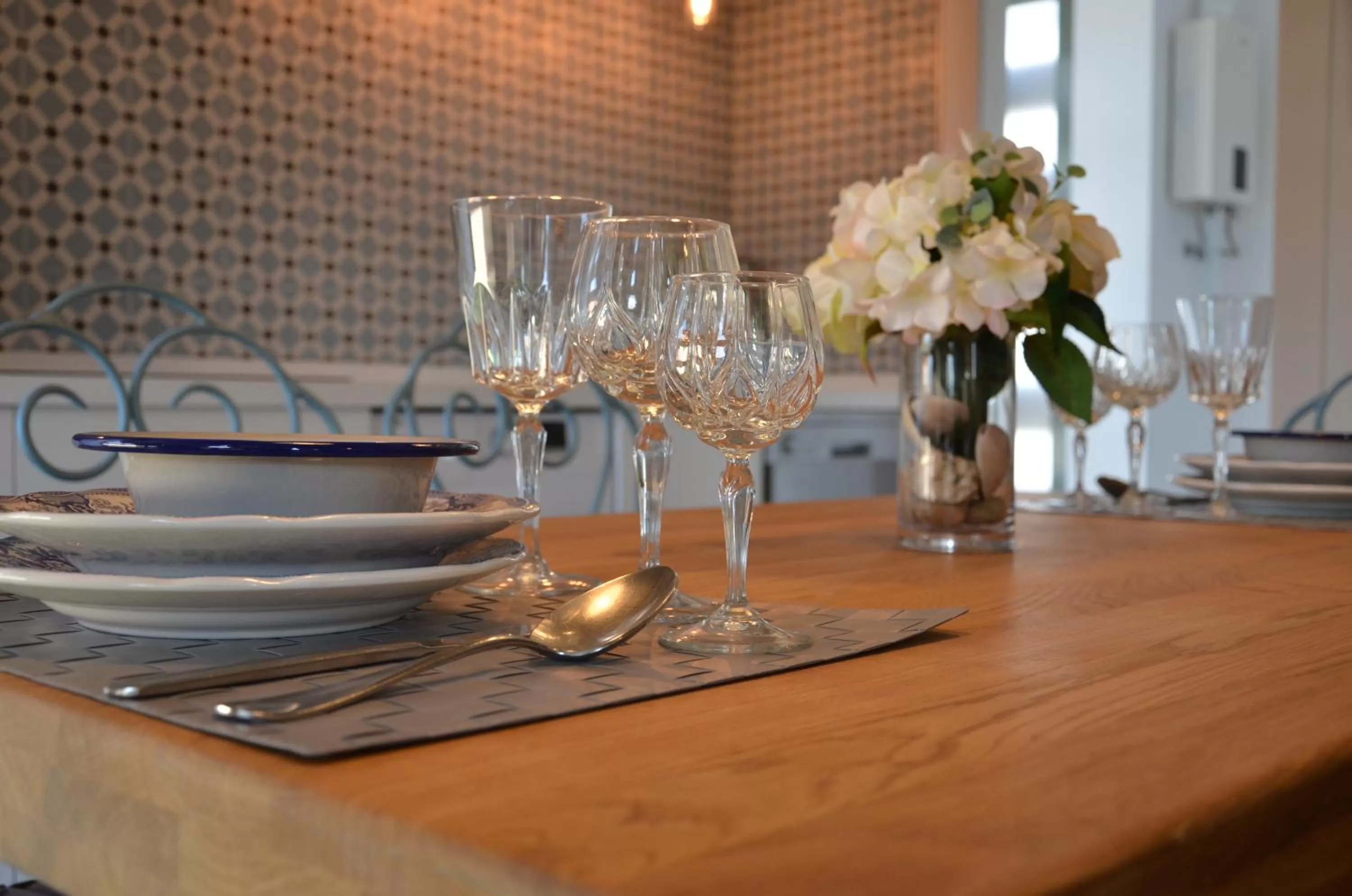 Dining area in Urban House Siurot 33