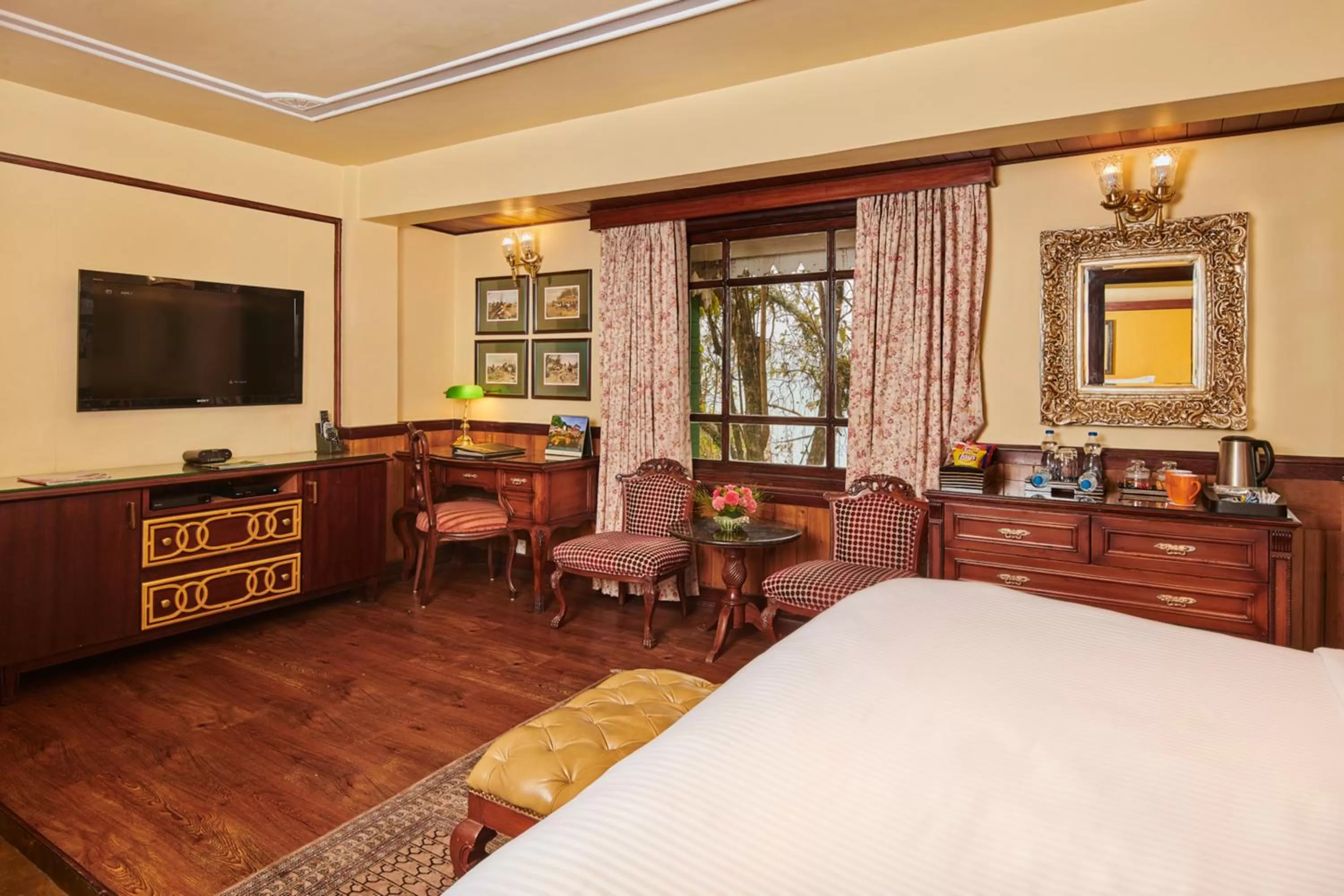 Photo of the whole room, Bed in Mayfair Darjeeling