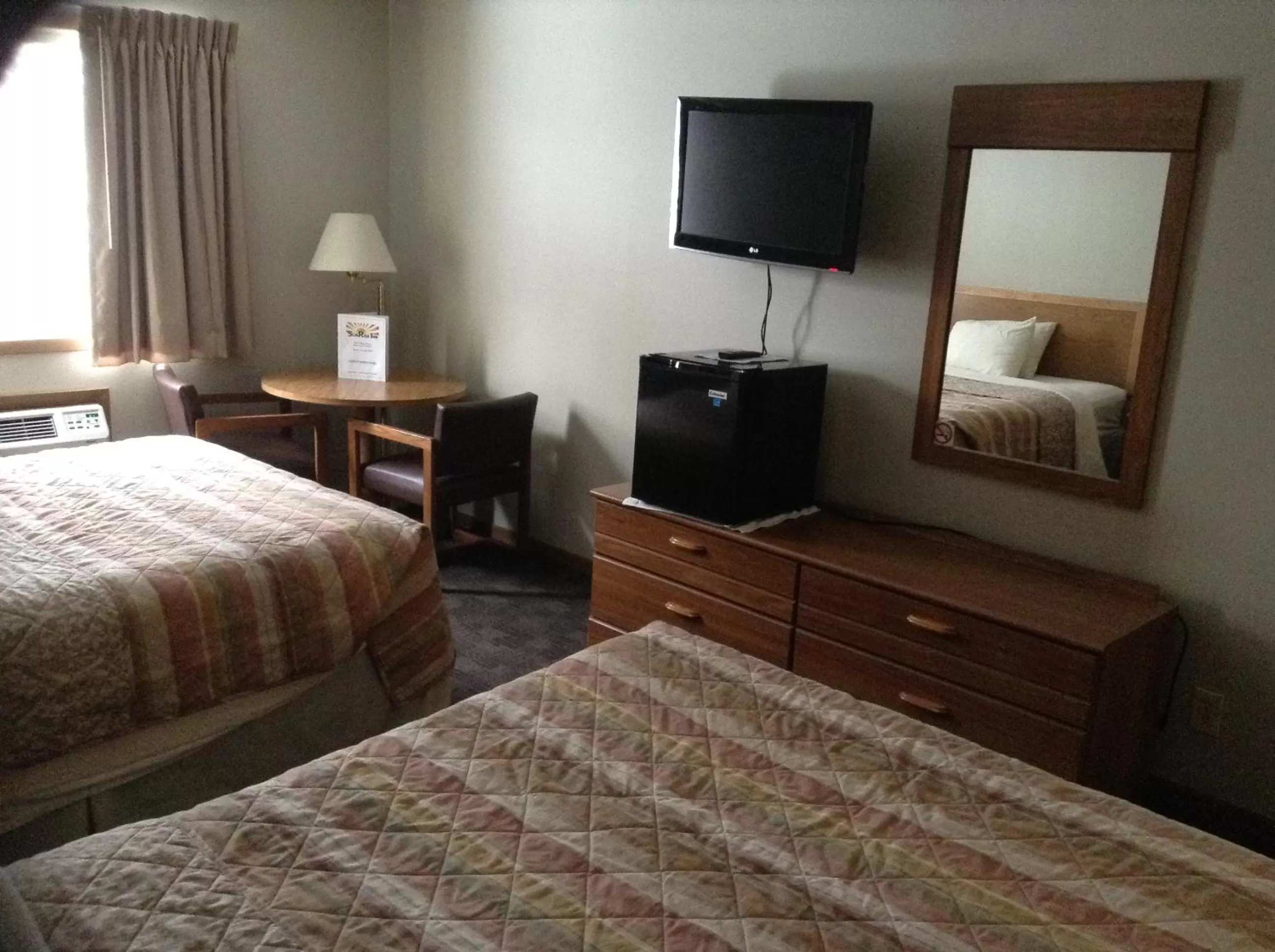 Bedroom, Bed in SunRise Inn Hotel