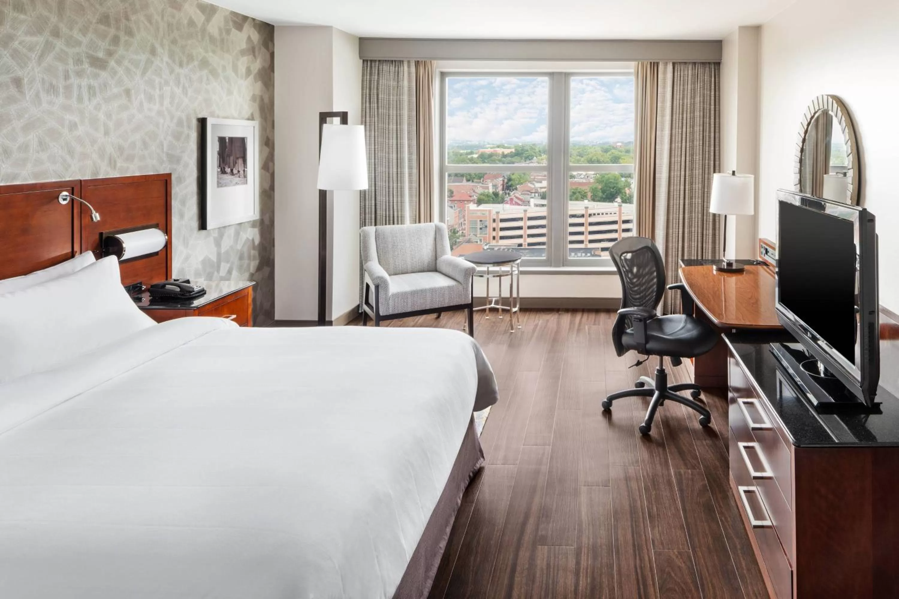 Photo of the whole room, Bed in Lancaster Marriott at Penn Square