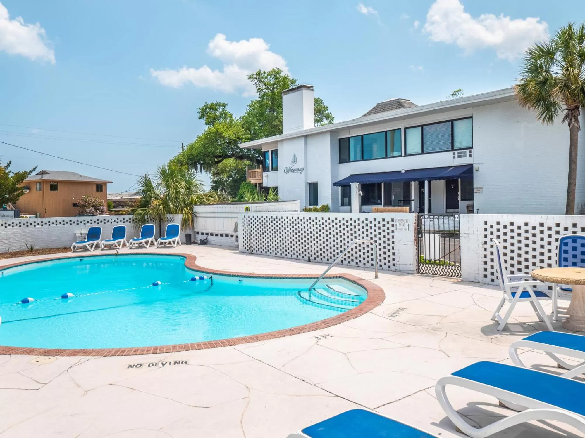 Property building, Swimming Pool in The Waterway Pet Friendly by Carolina Retreats