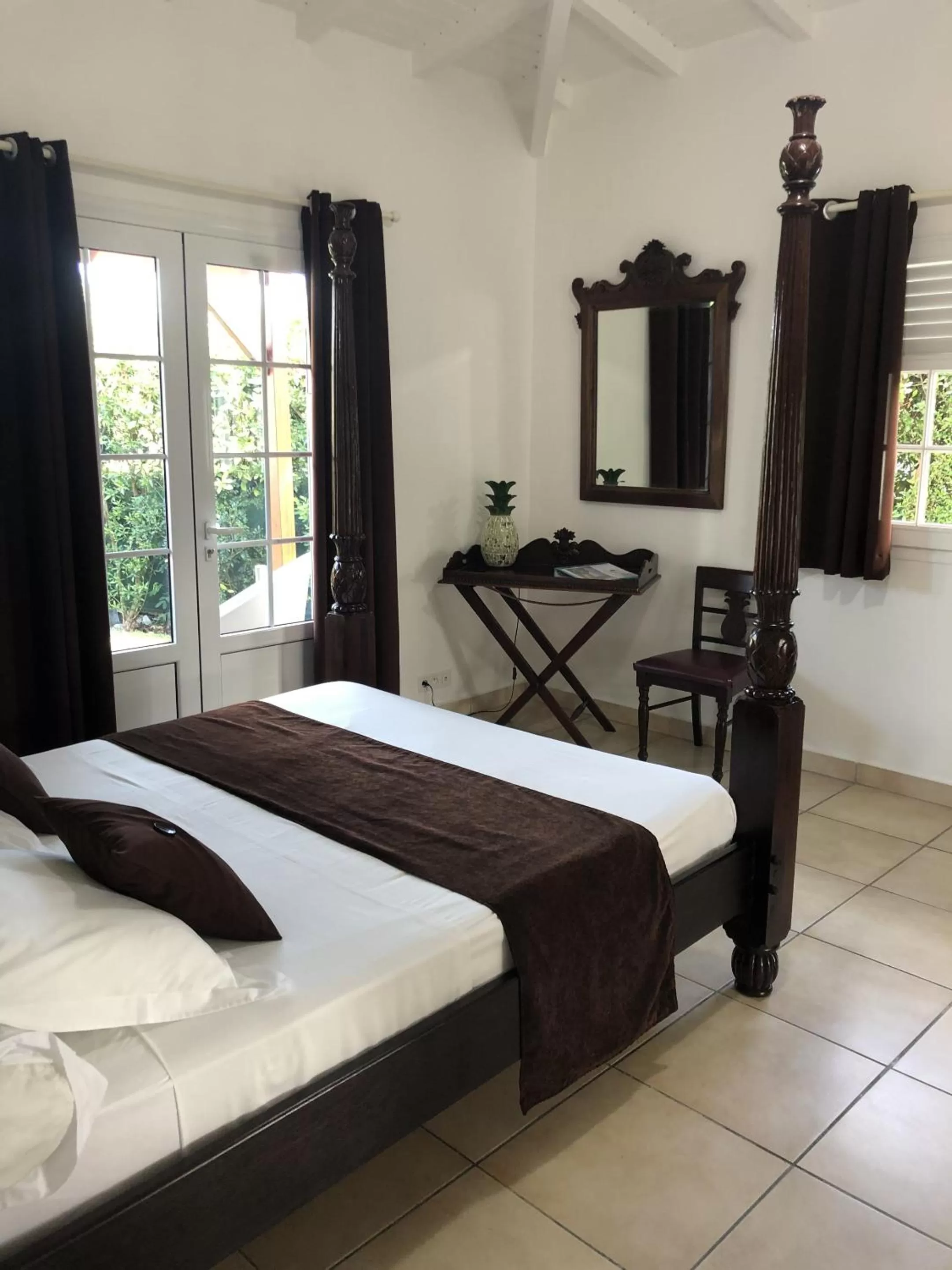 Bedroom, Bed in Chambres d'hôtes et villas chez Flo