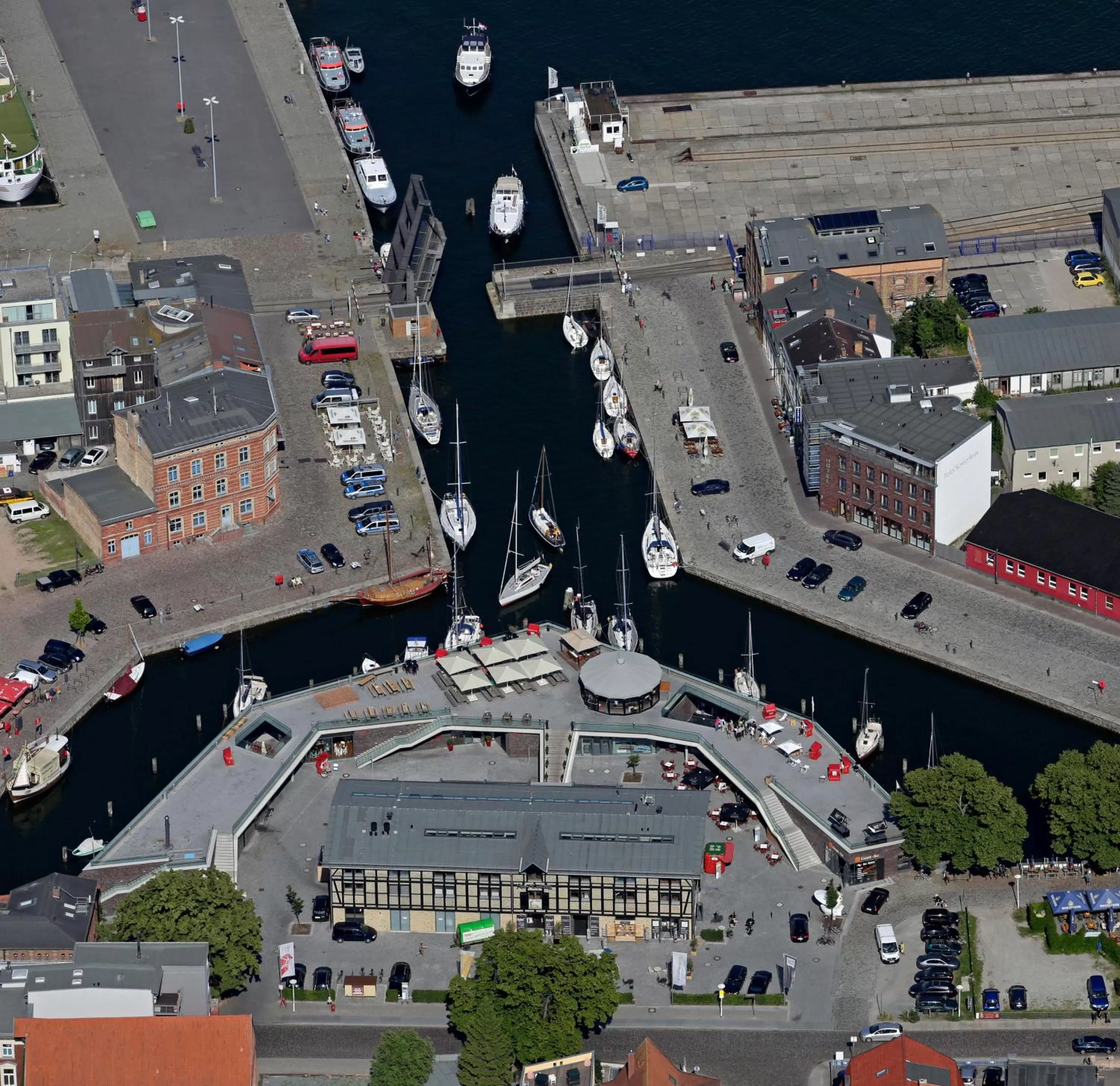 Facade/entrance in Hotel Kontorhaus Stralsund