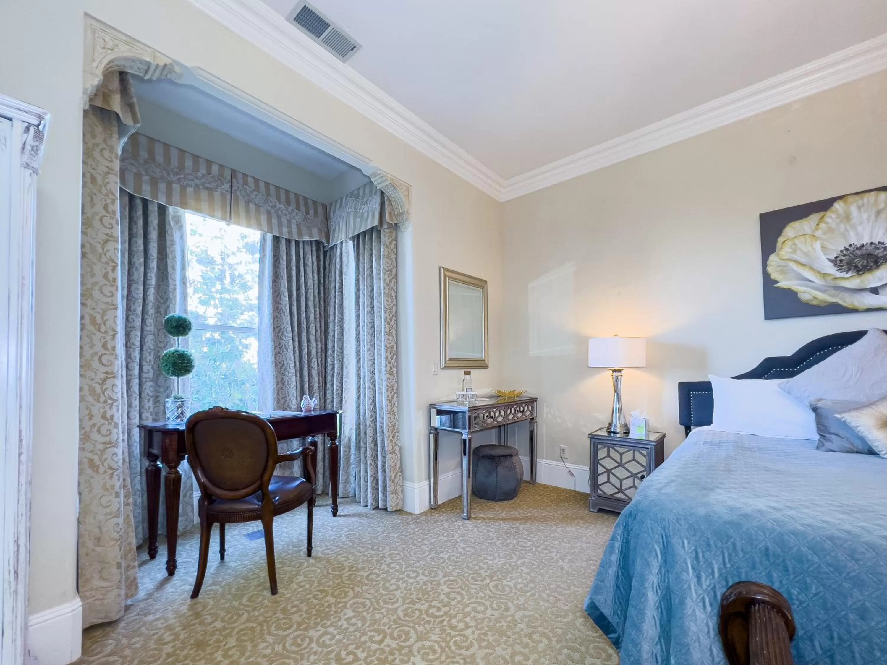 Bedroom, Bed in Chateau Coralini