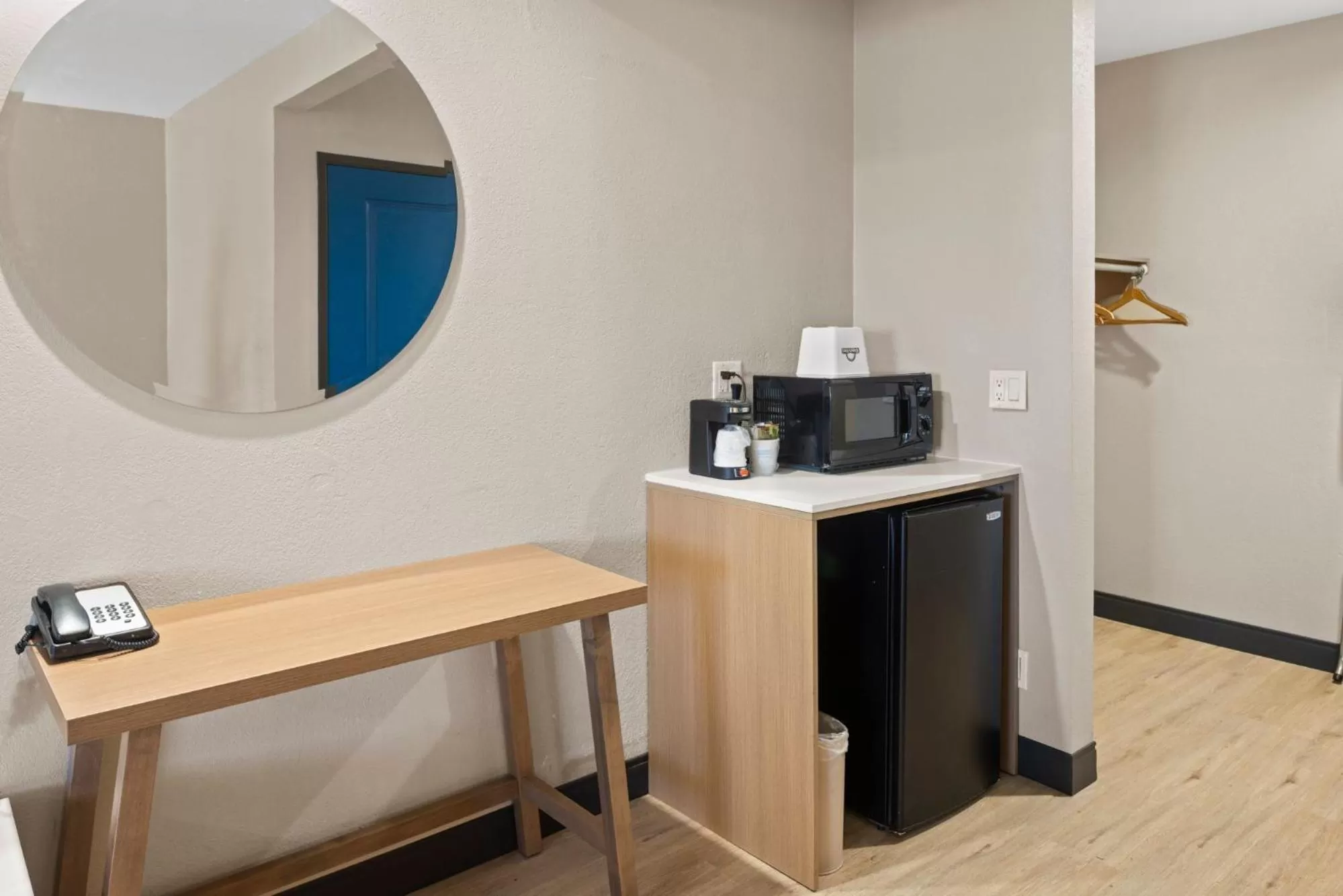 Coffee/tea facilities in Days Inn by Wyndham San Diego-East/El Cajon