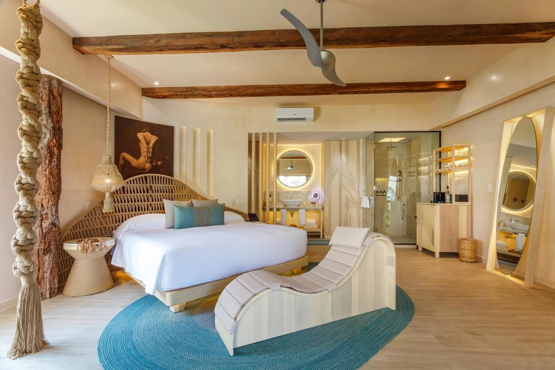 Shower, Bed in Hotel Shibari - Restaurant & Cenote Club