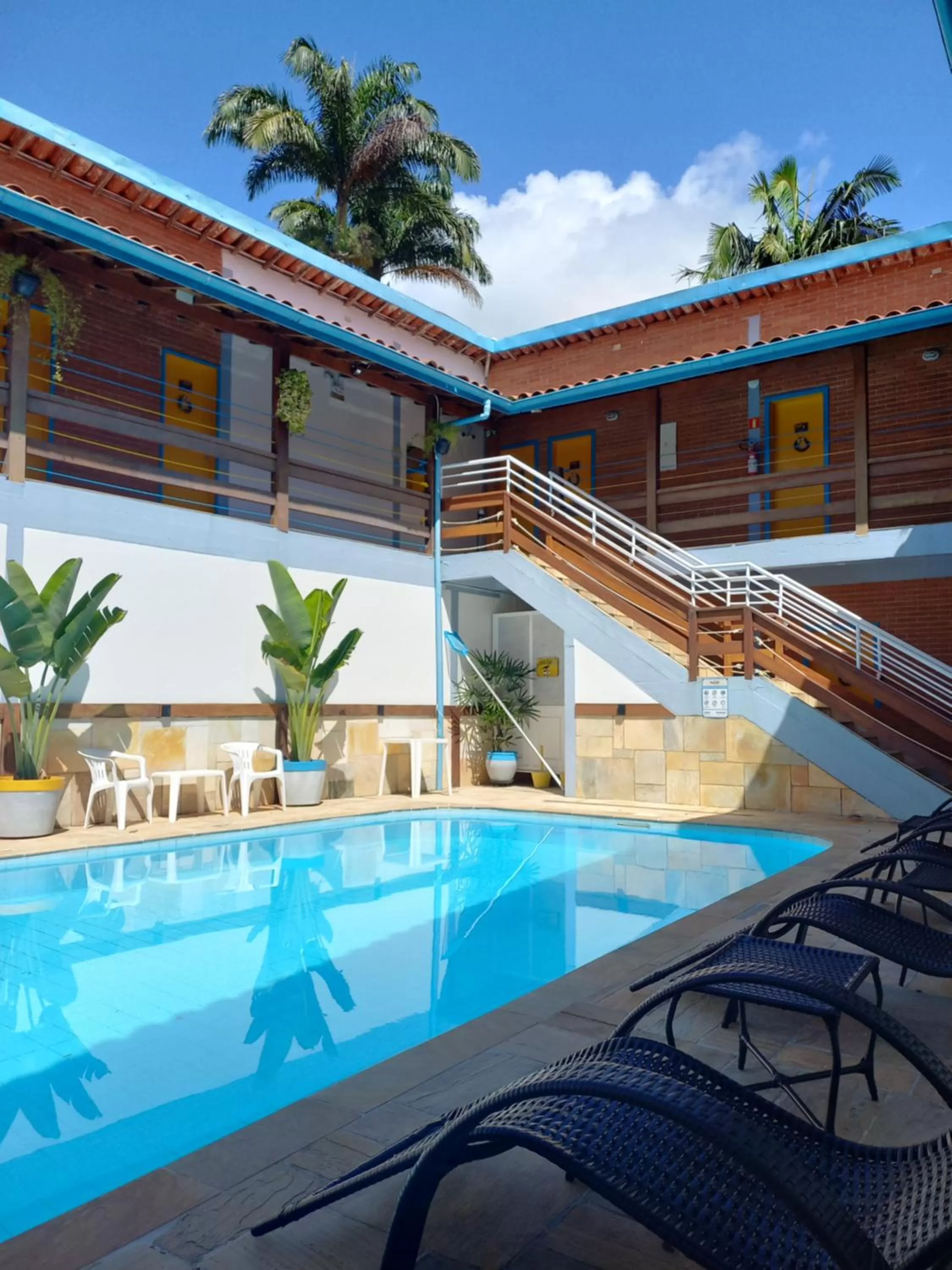 Swimming pool in Hotel e Pousada Pouso54