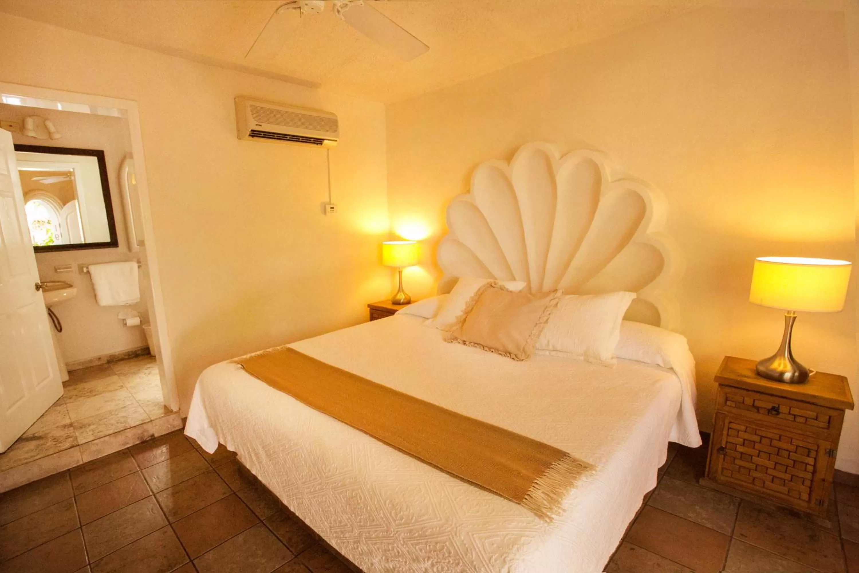Bed in Hotel & Suites El Moro