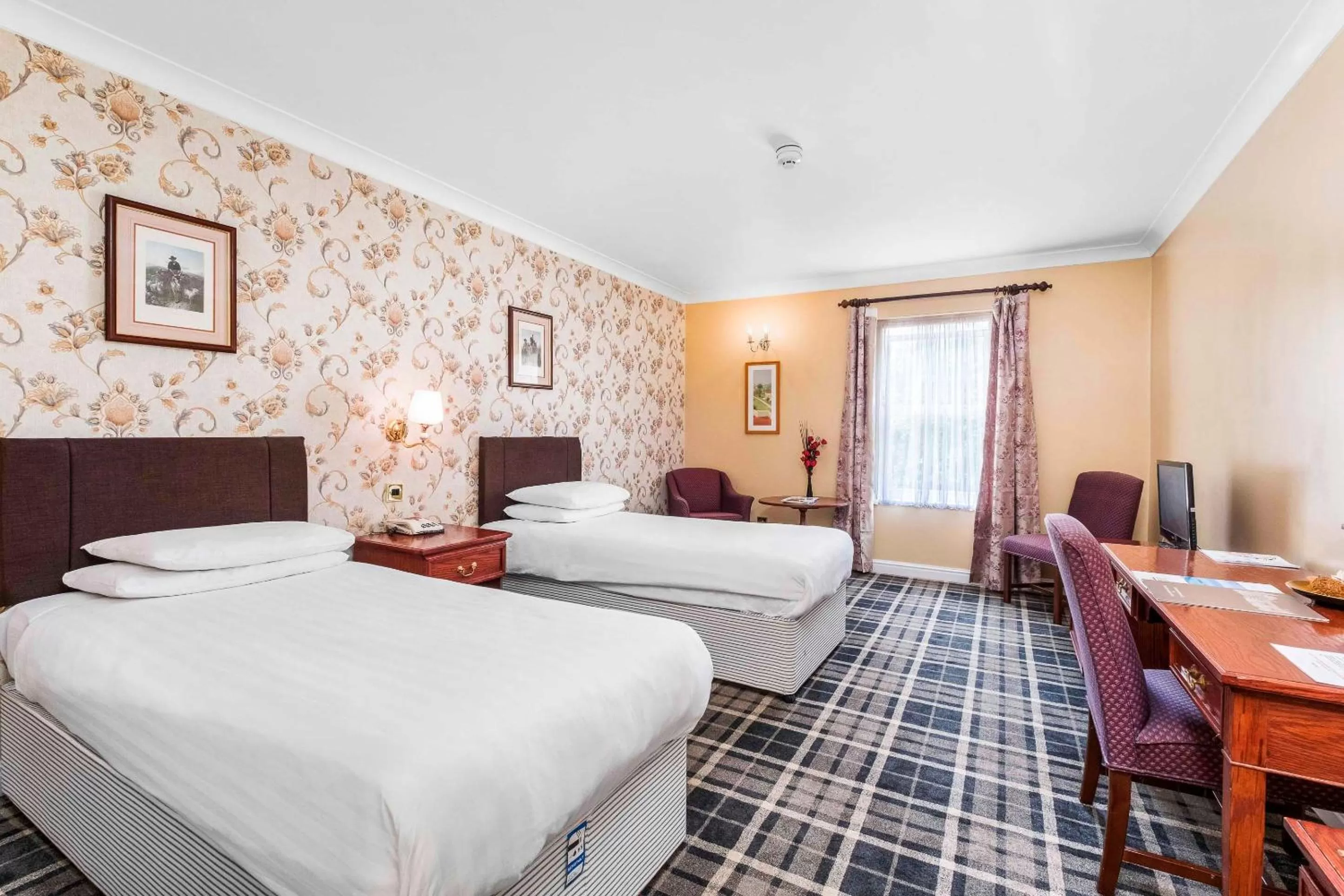 Photo of the whole room, Bed in Muthu Belstead Brook Hotel