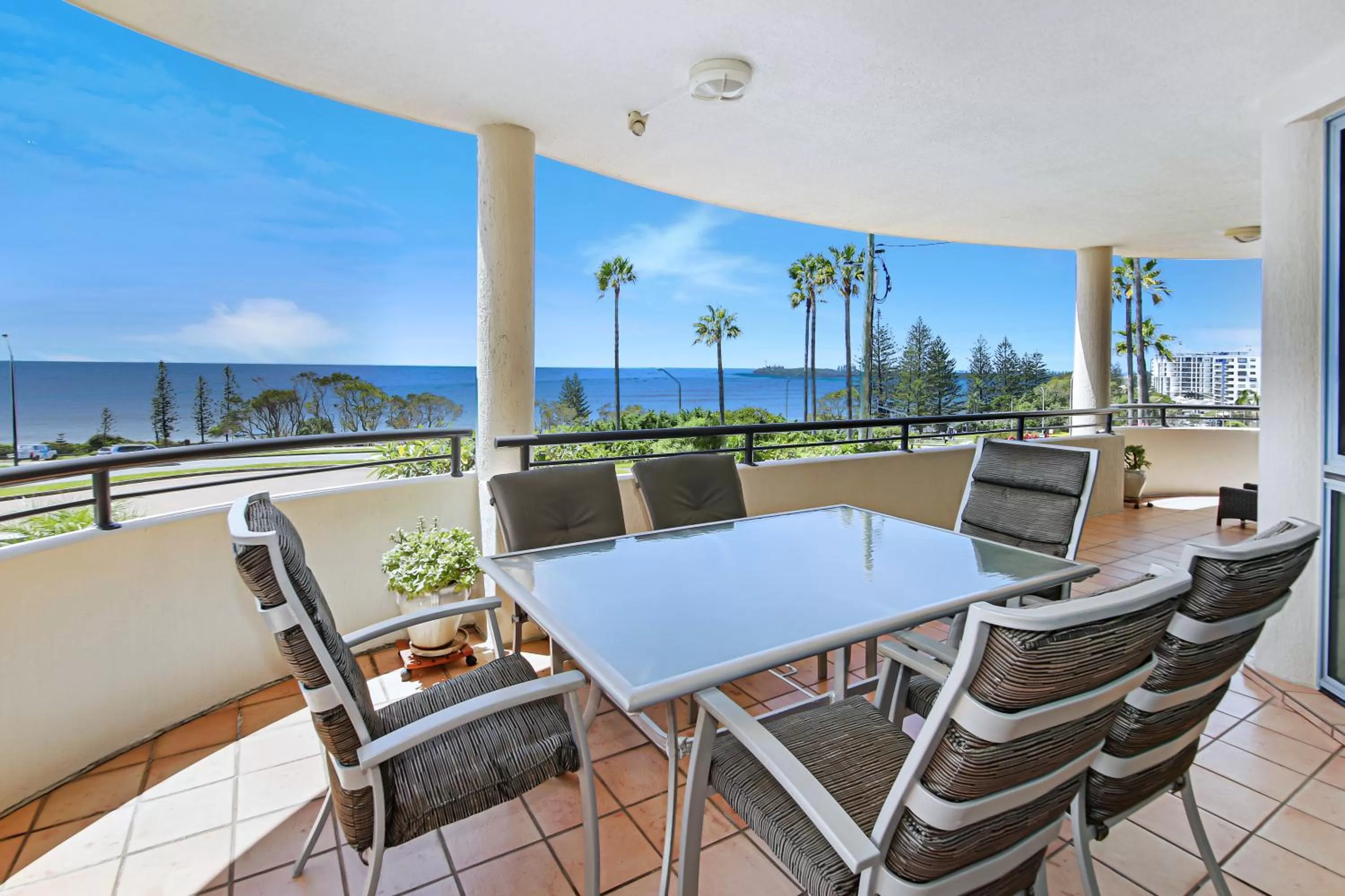 Luxury Three-Bedroom Apartment in Alexandra on the Pacific