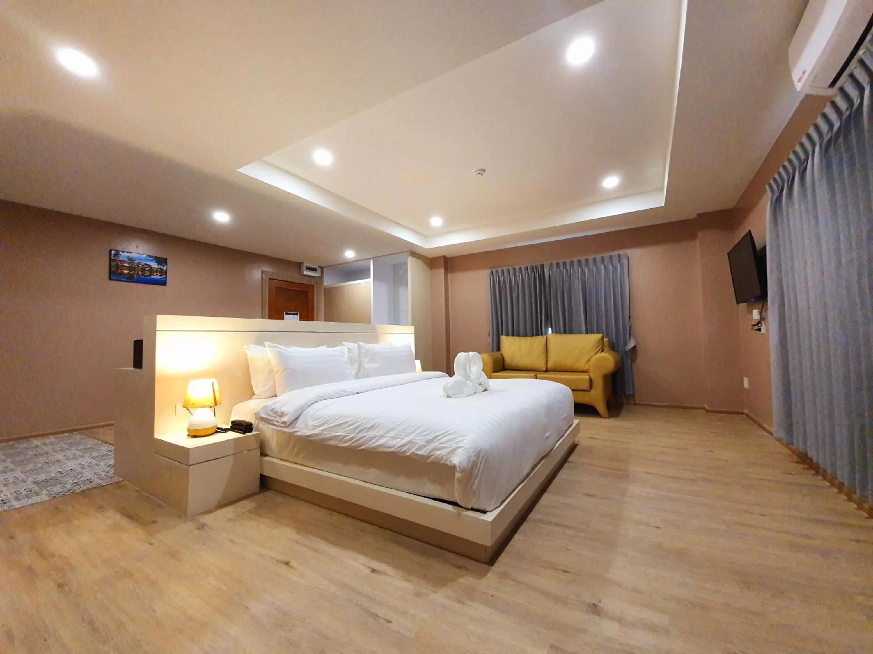 Photo of the whole room, Bed in USABAI Riverside Boutique Hotel