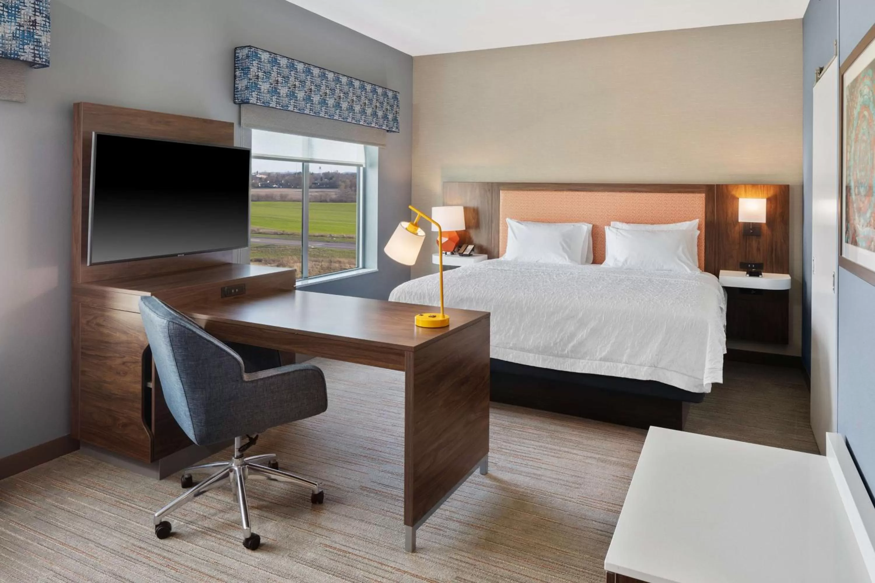 Bedroom, Bed in Hampton Inn Circleville, Oh