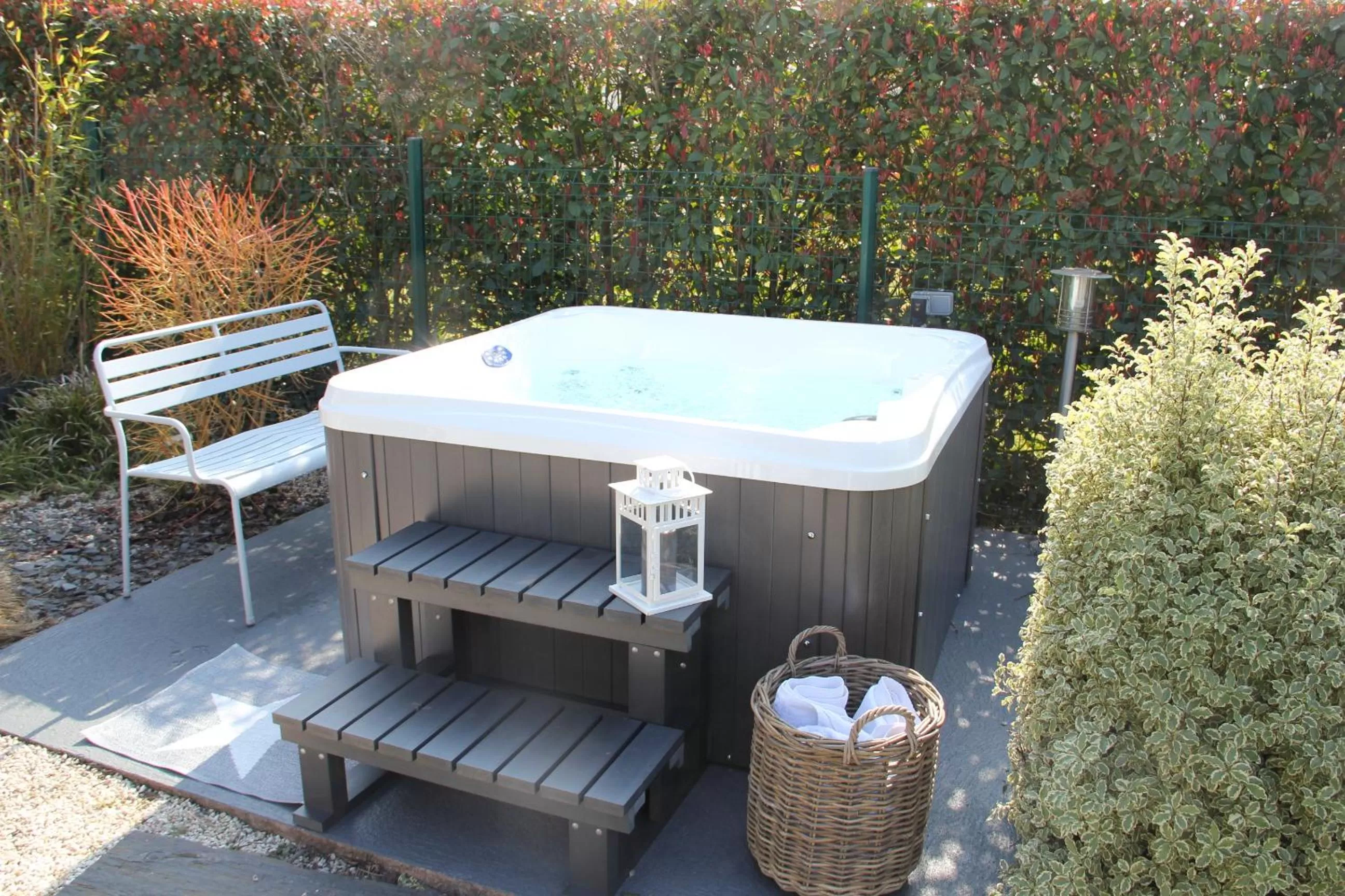 Hot Tub in Le Temps des Hôtes