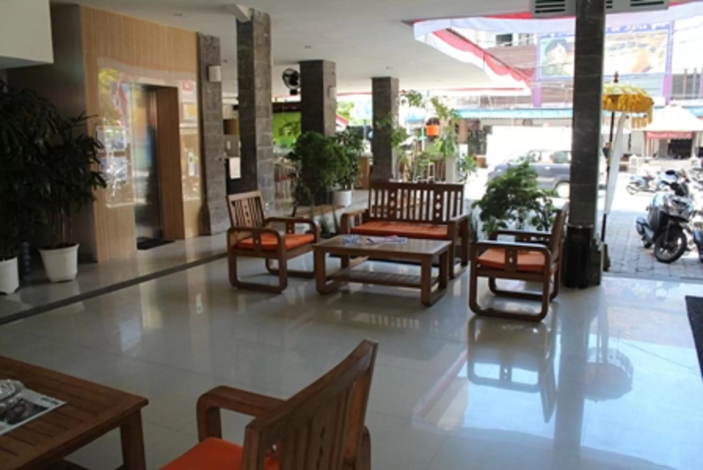 Lobby or reception in Hotel Karthi Kuta
