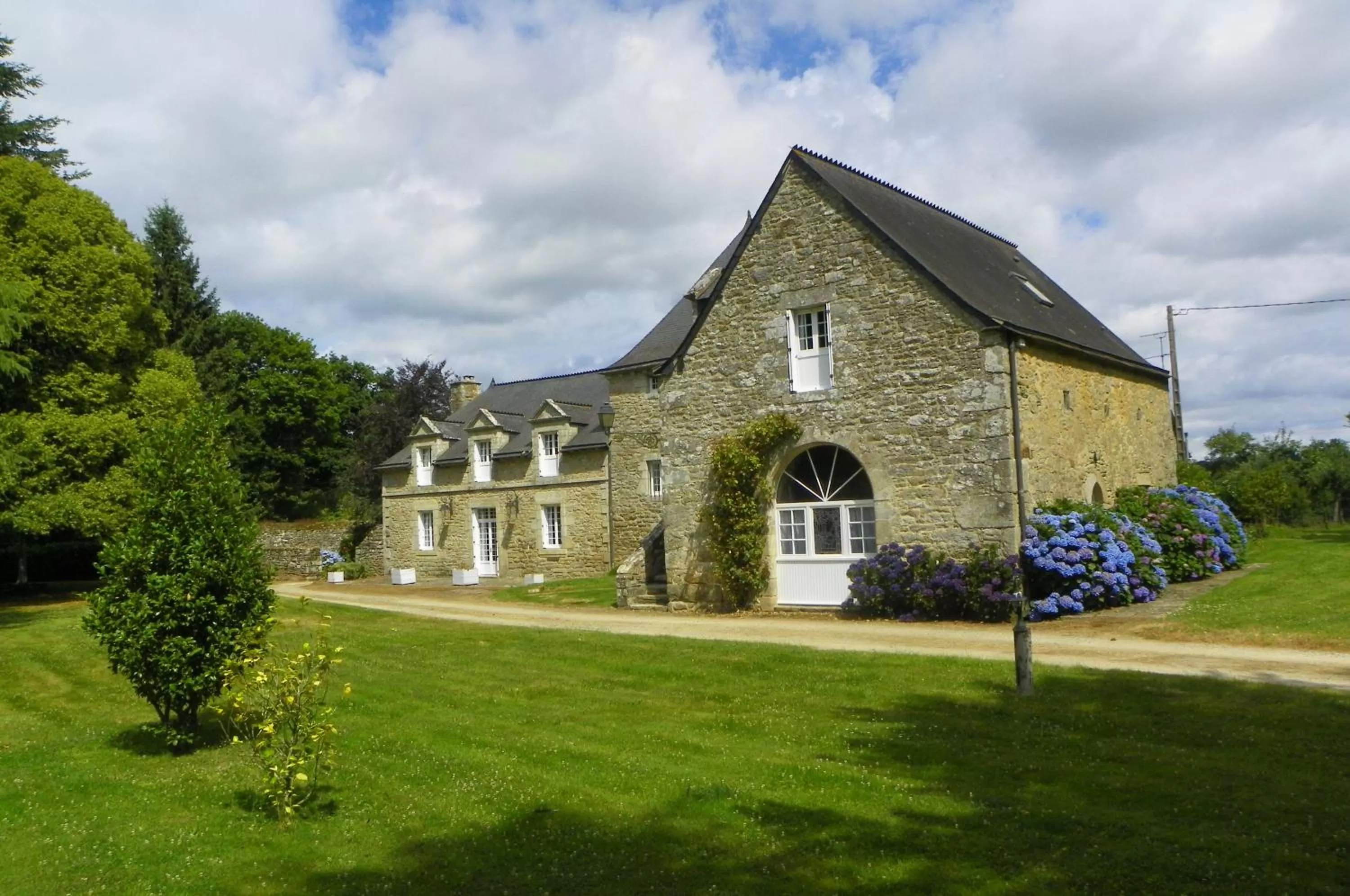 Property Building in Manoir de Saint-Fiacre