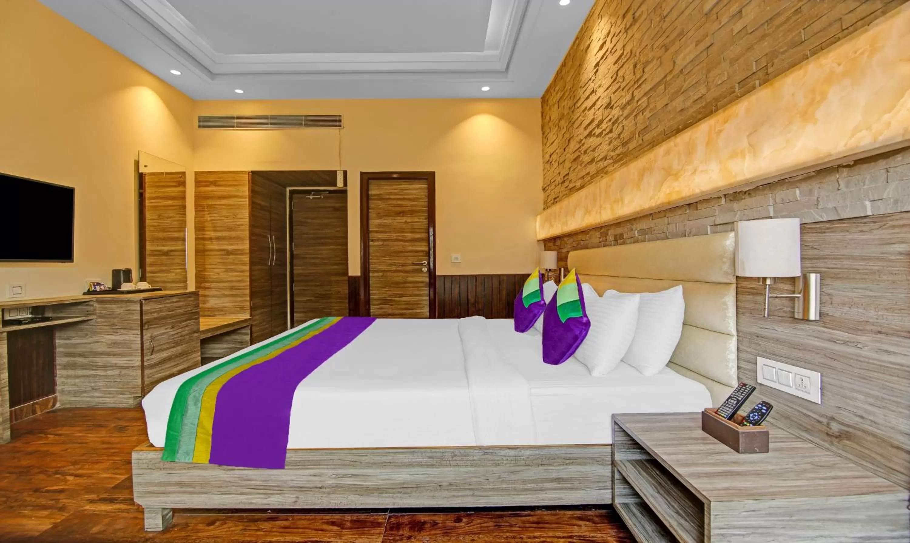 Bed in Treebo Premium Arista