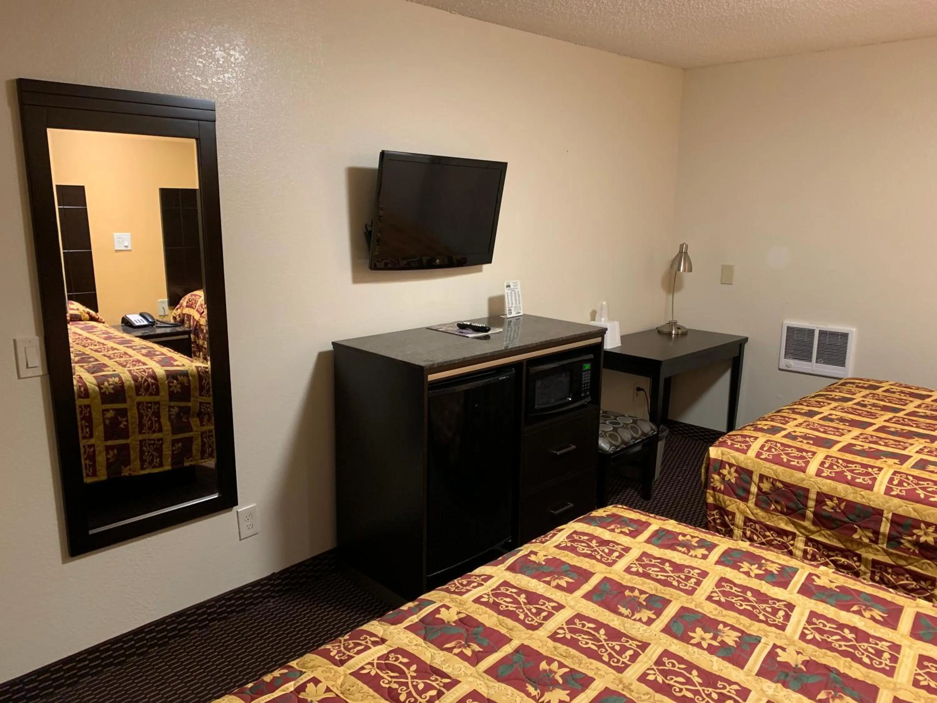 Bed in Seaview Inn Grover Beach