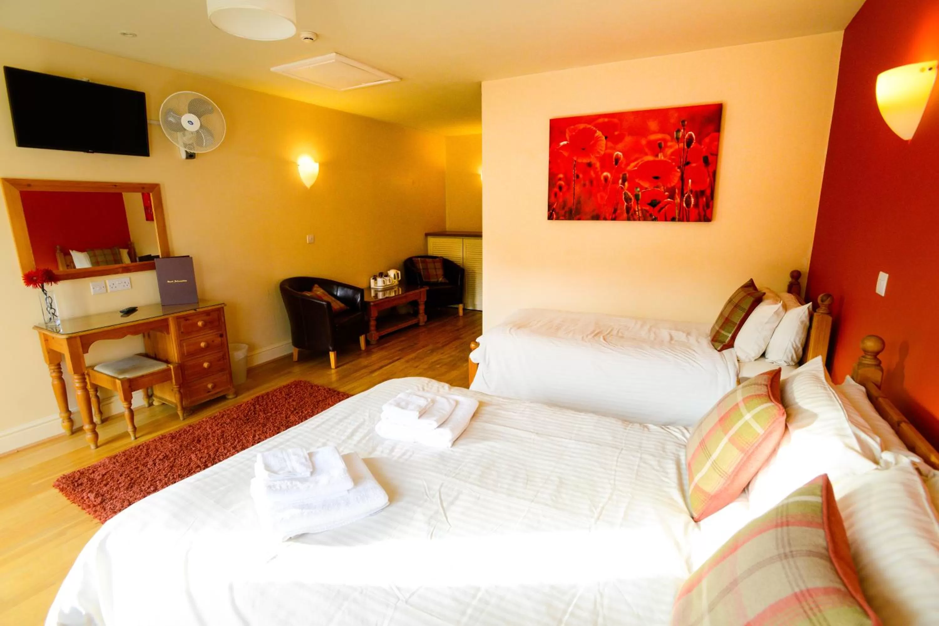 Bathroom, Bed in The Black Horse Inn